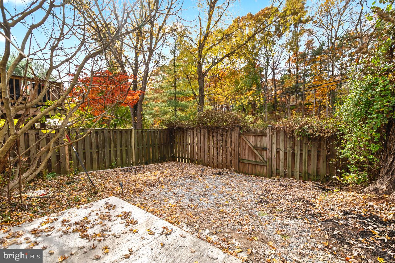 LAKE BRADDOCK - Residential