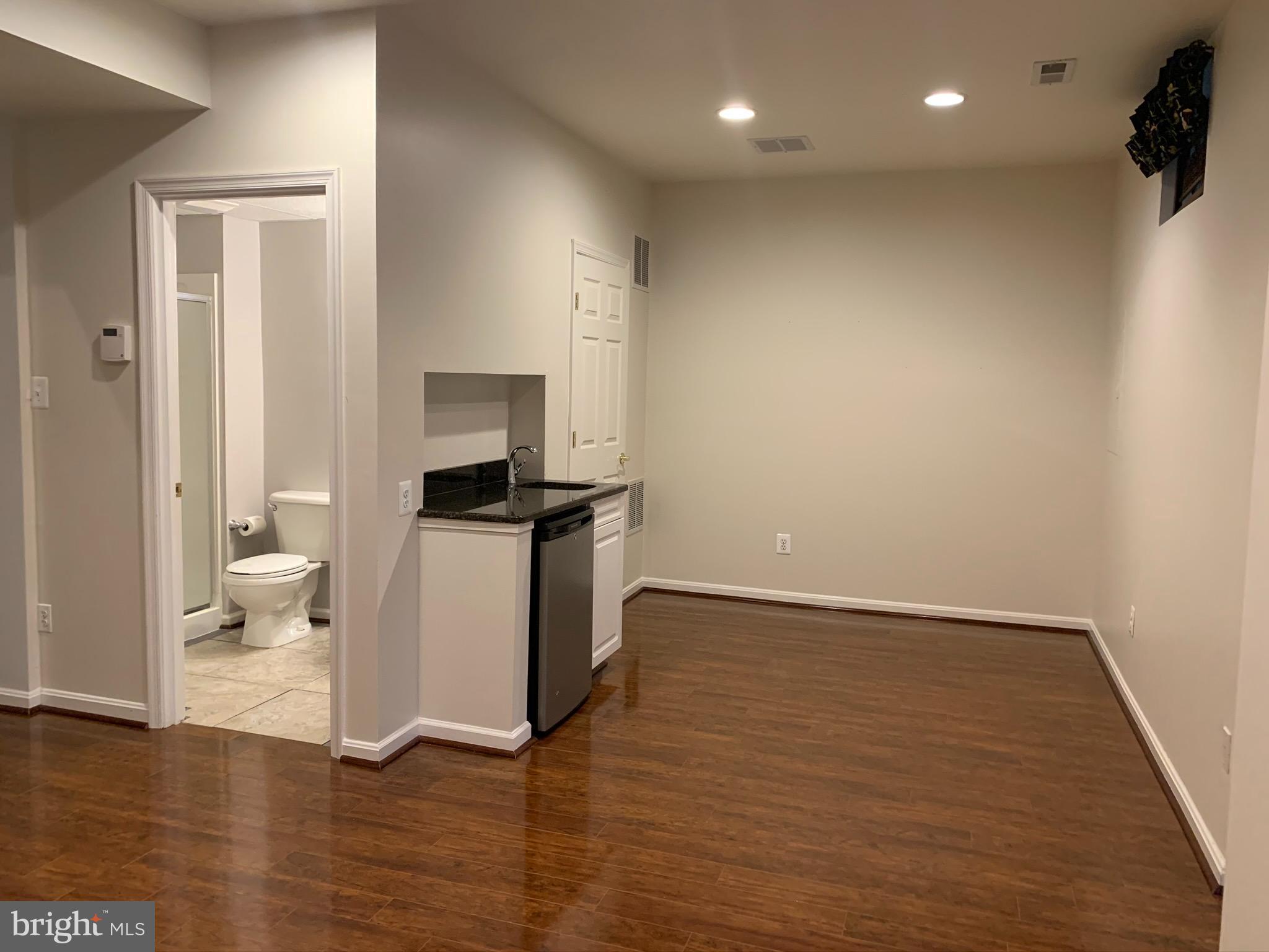 GOVERNORS GROVE - Residential Lease