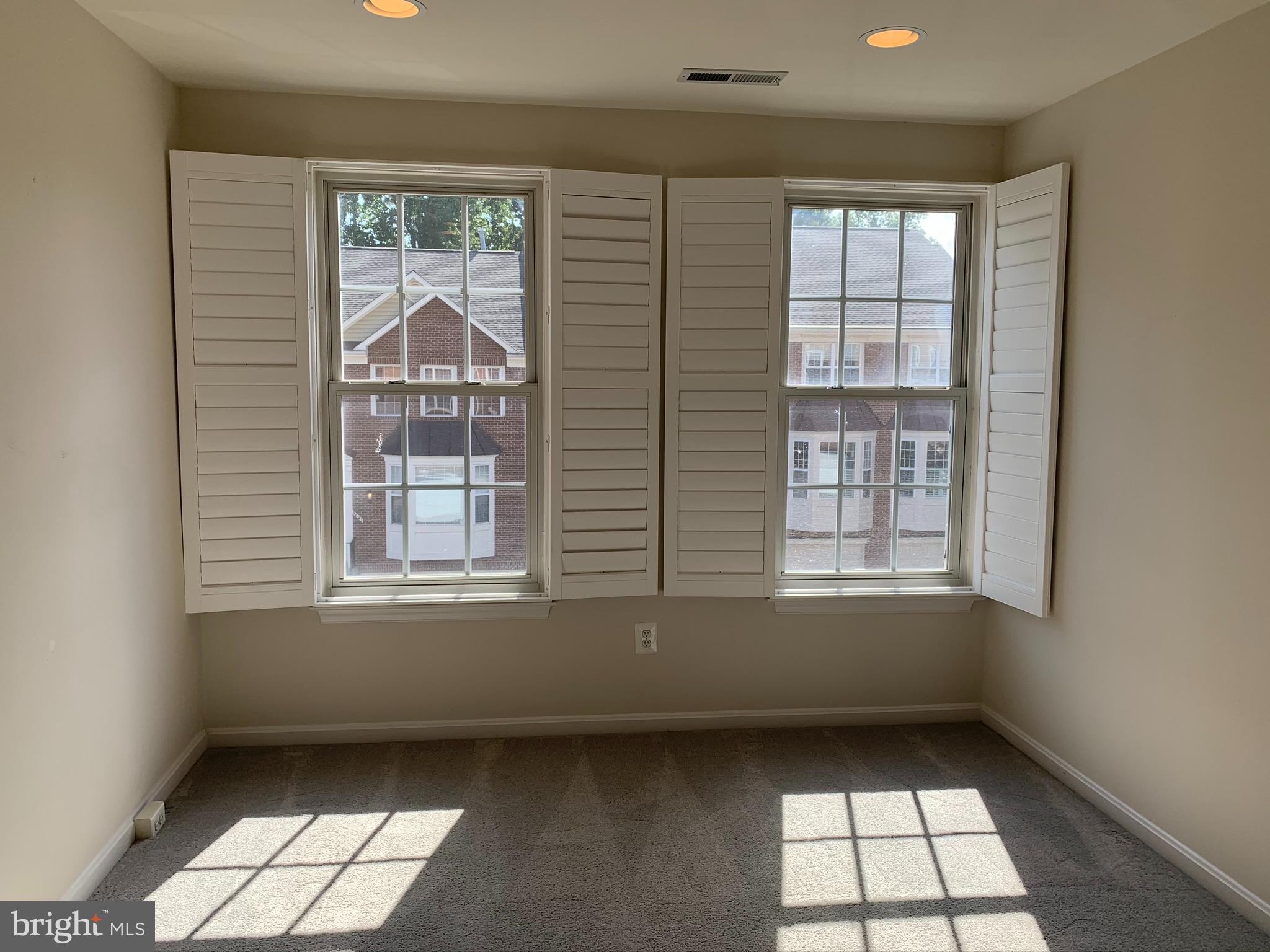 GOVERNORS GROVE - Residential Lease