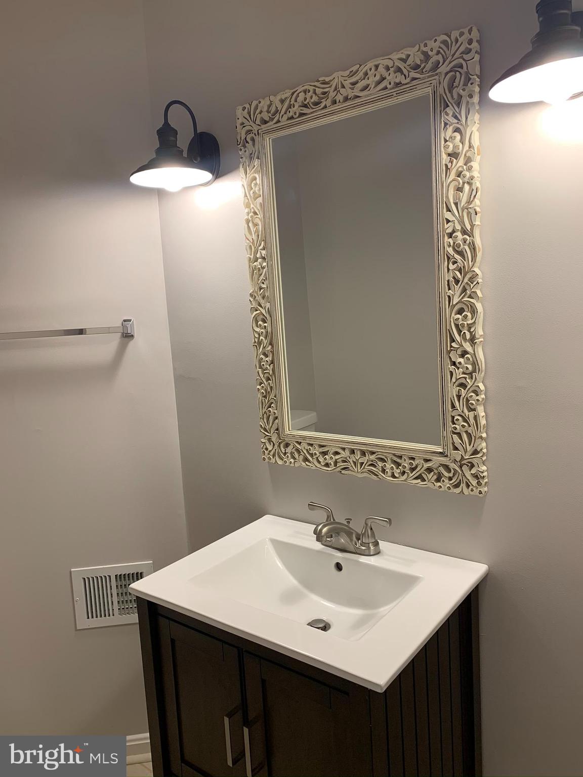 GOVERNORS GROVE - Residential Lease