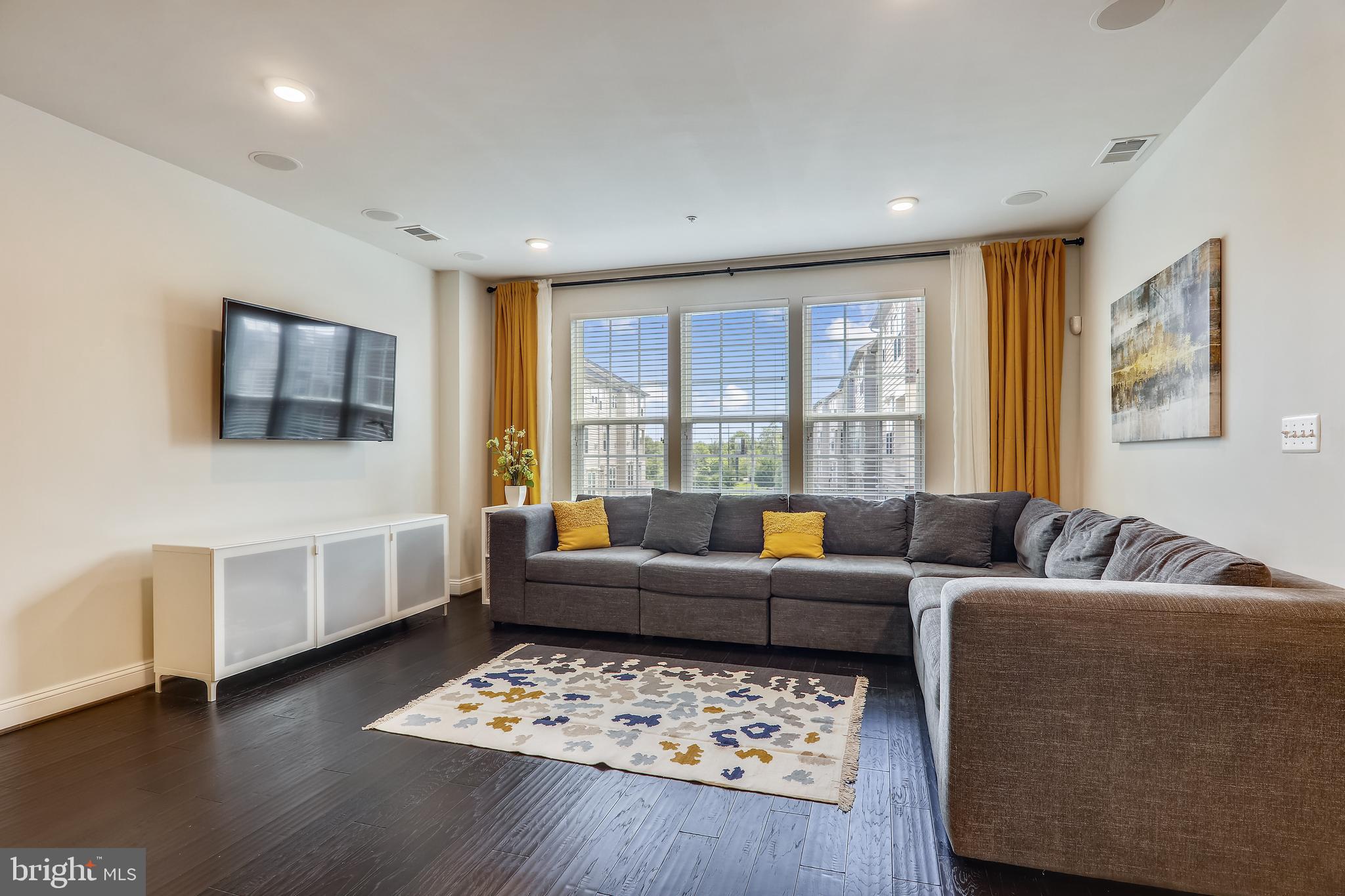 GREENBELT STATION - Residential