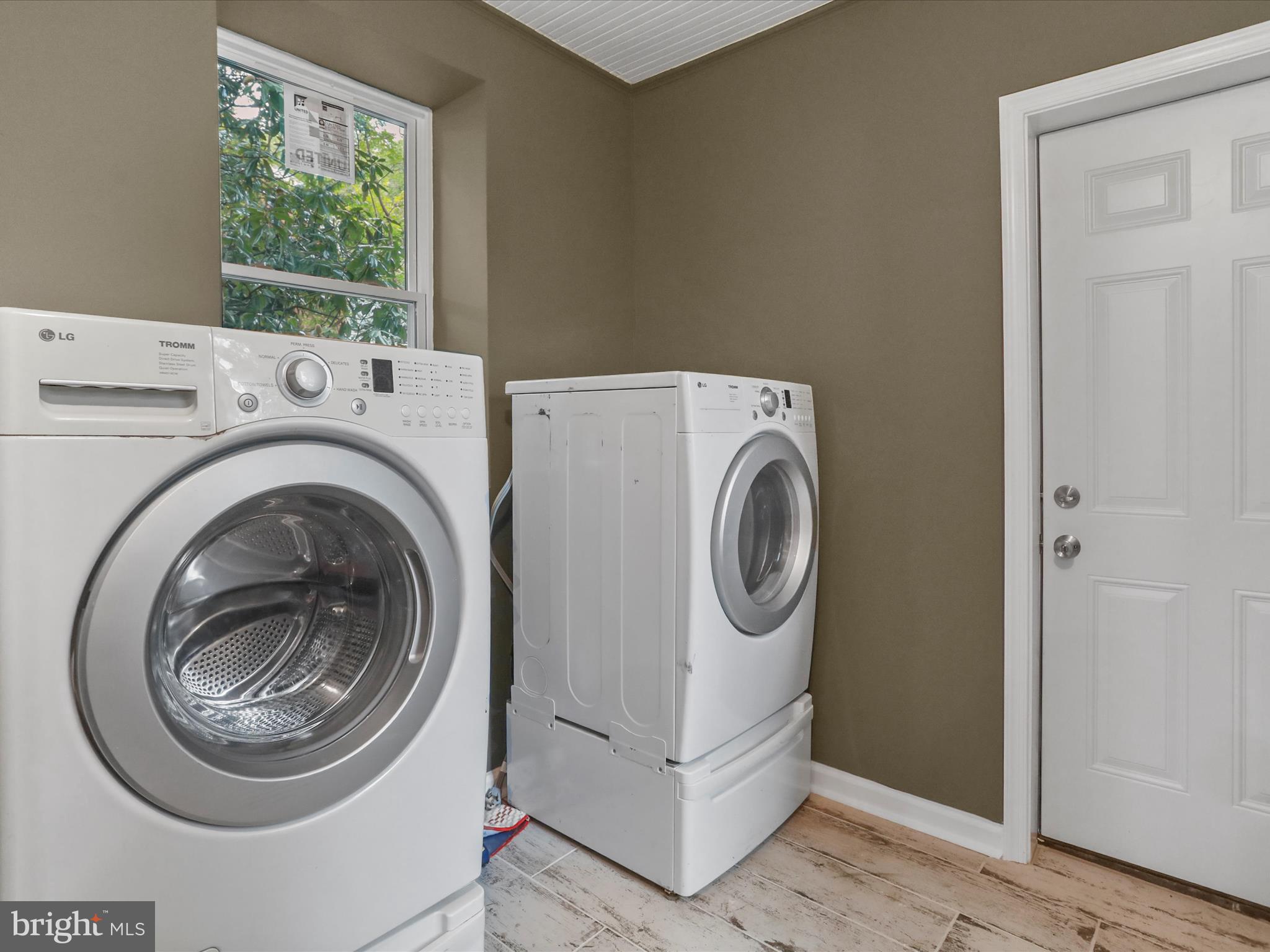 EDGEWOOD PARK - Residential