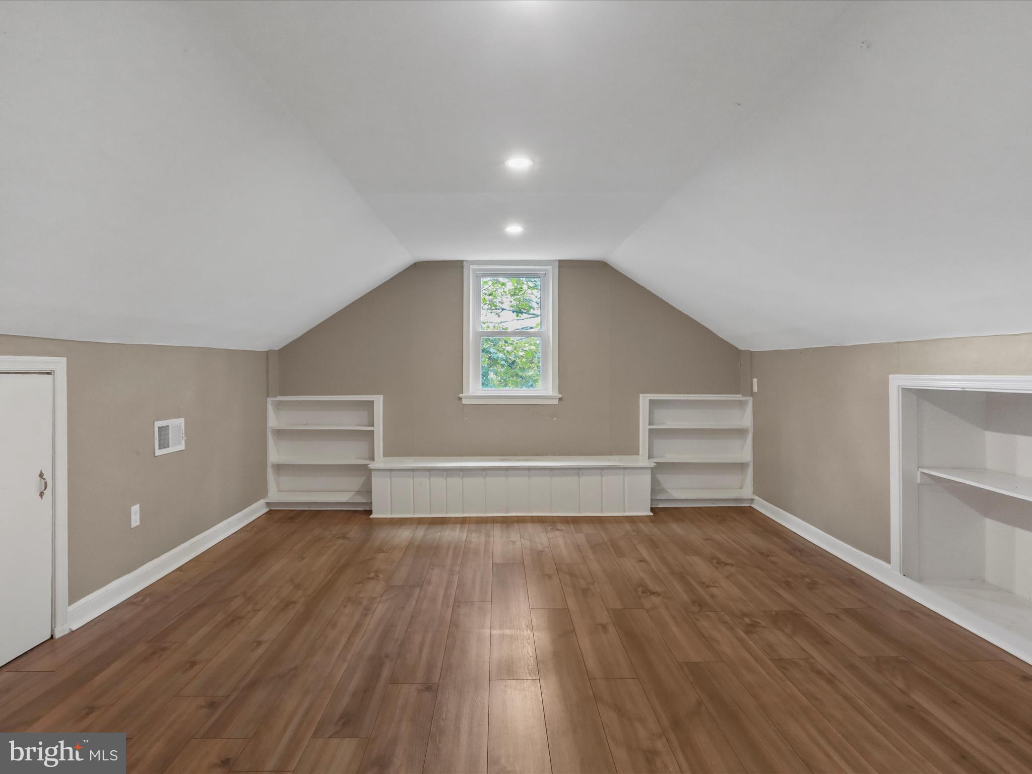 EDGEWOOD PARK - Residential