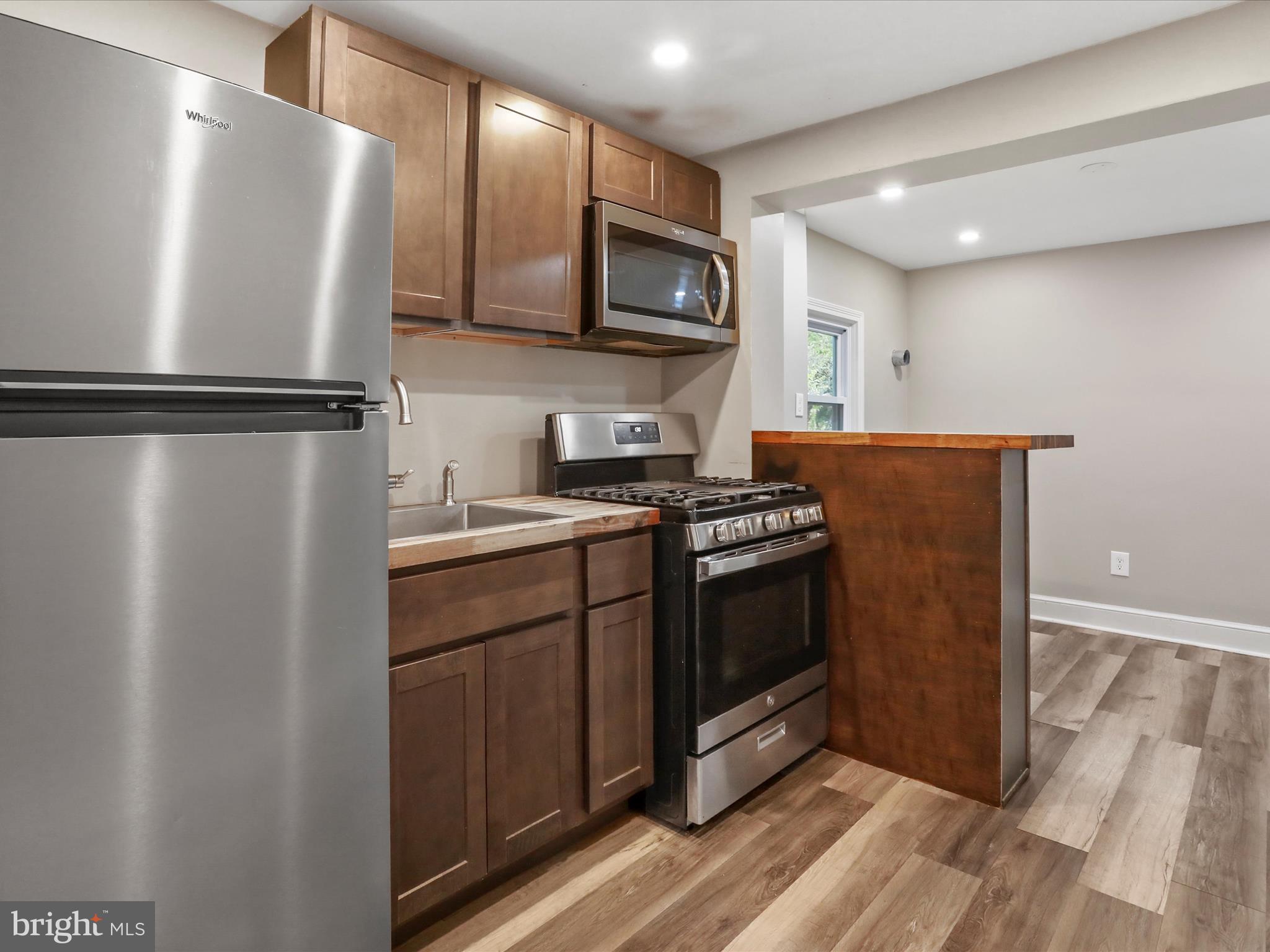 EDGEWOOD PARK - Residential