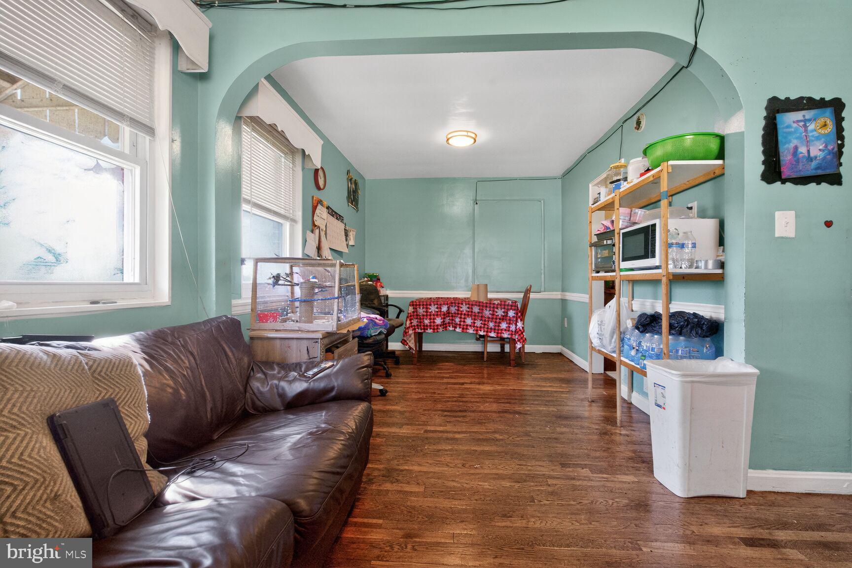 251 NICHOLSON STREET NE