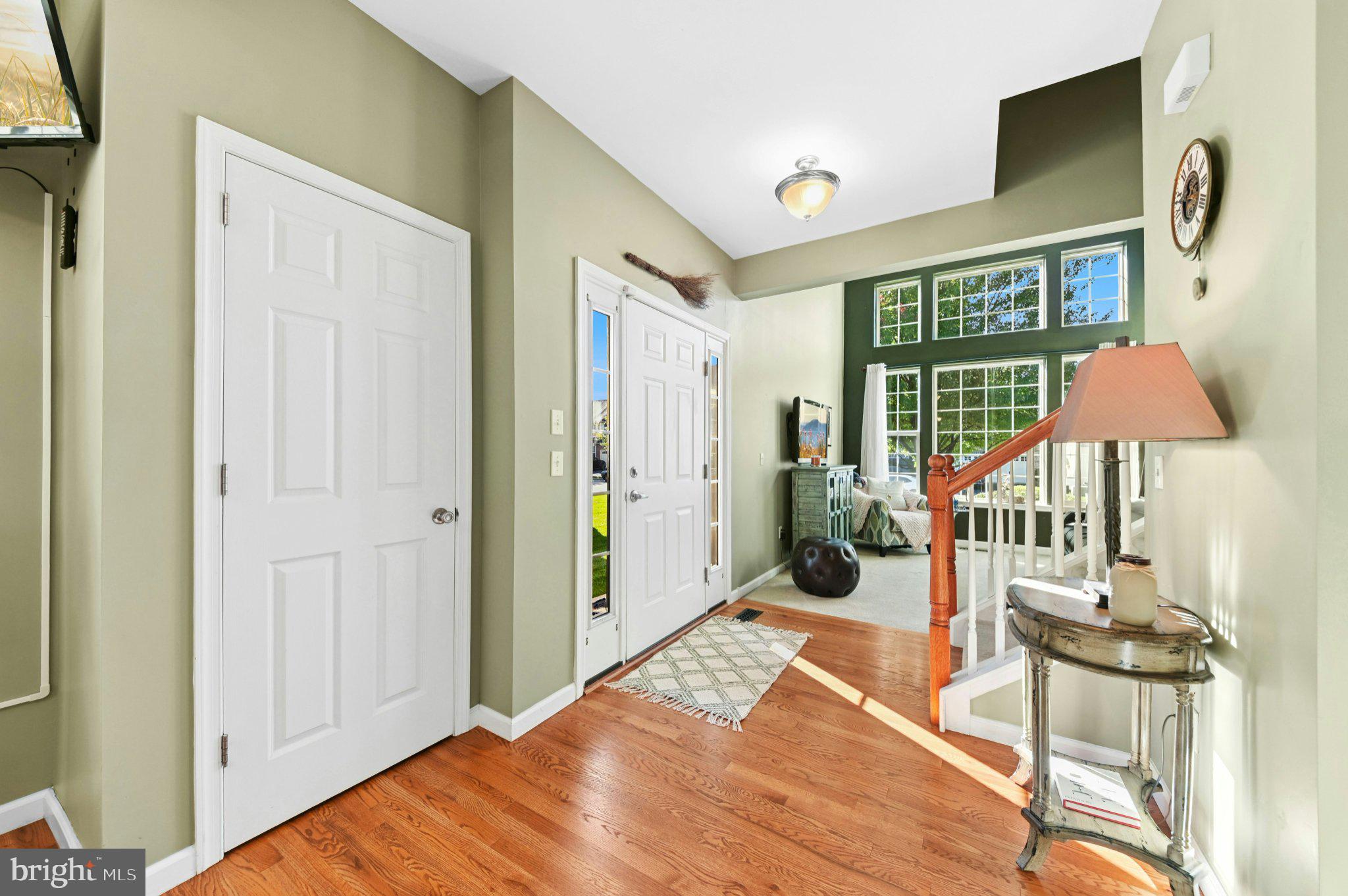 933 SPRING WHITE DRIVE