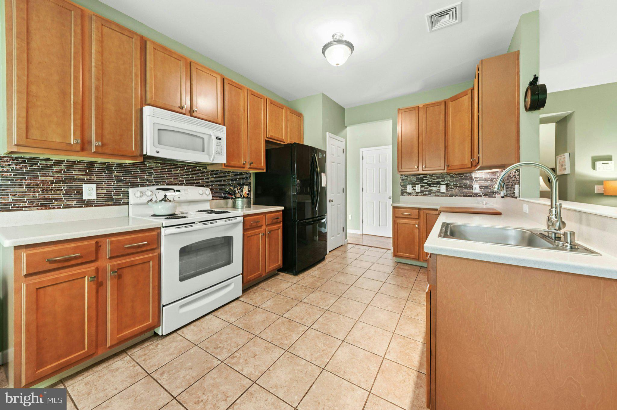 933 SPRING WHITE DRIVE