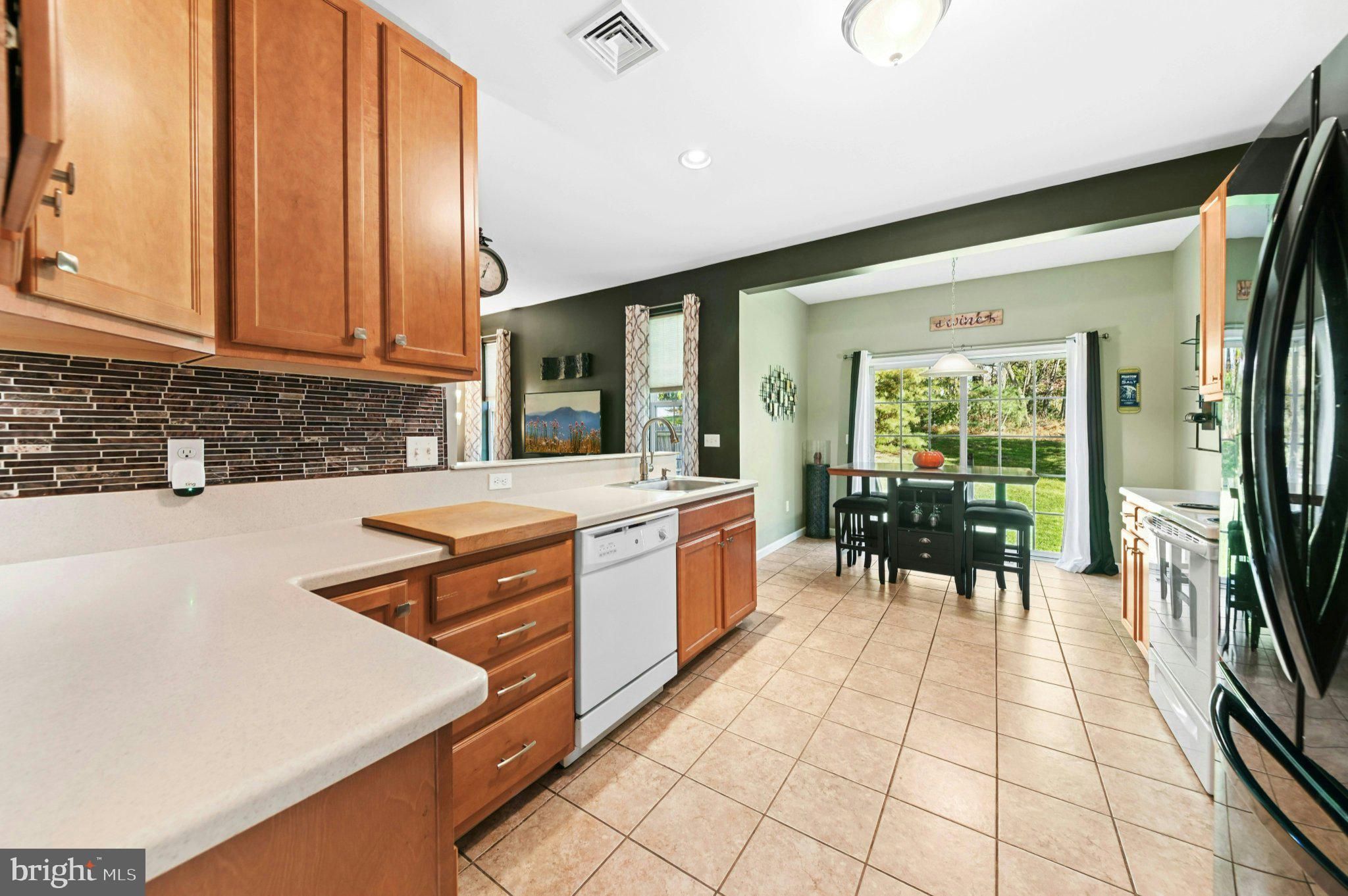 933 SPRING WHITE DRIVE