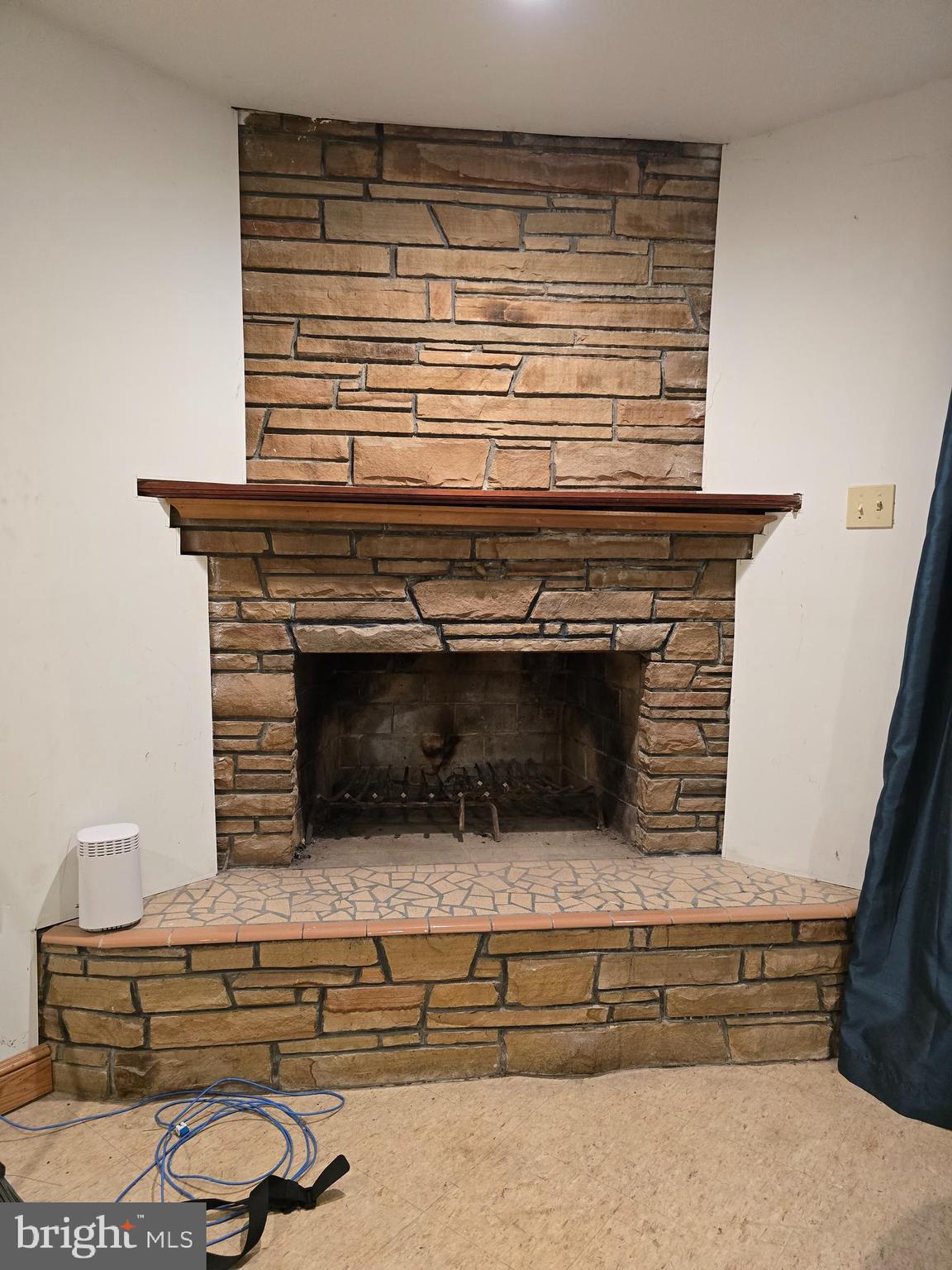 BALLARDS - Residential