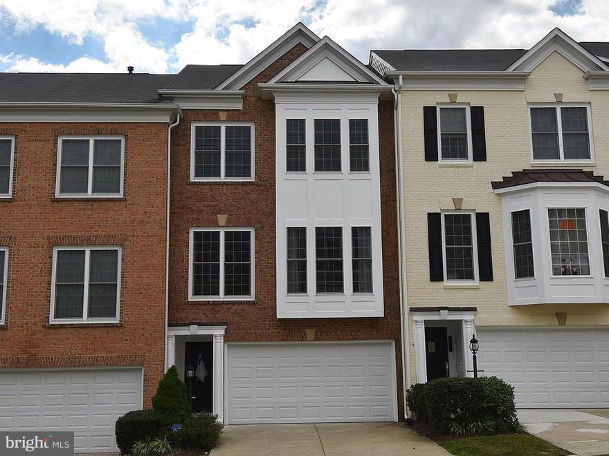 Gated community in Woodbridge!  Gorgeous light filled gourmet kitchen with island, Breakfast room, Granite counters and Ceramic floors. Gleaming hard wood floors in Living Room and Dining area. Lower level features Full Bath, Den and Recreation Room. Spacious bedrooms. All the amenities in this subdivision