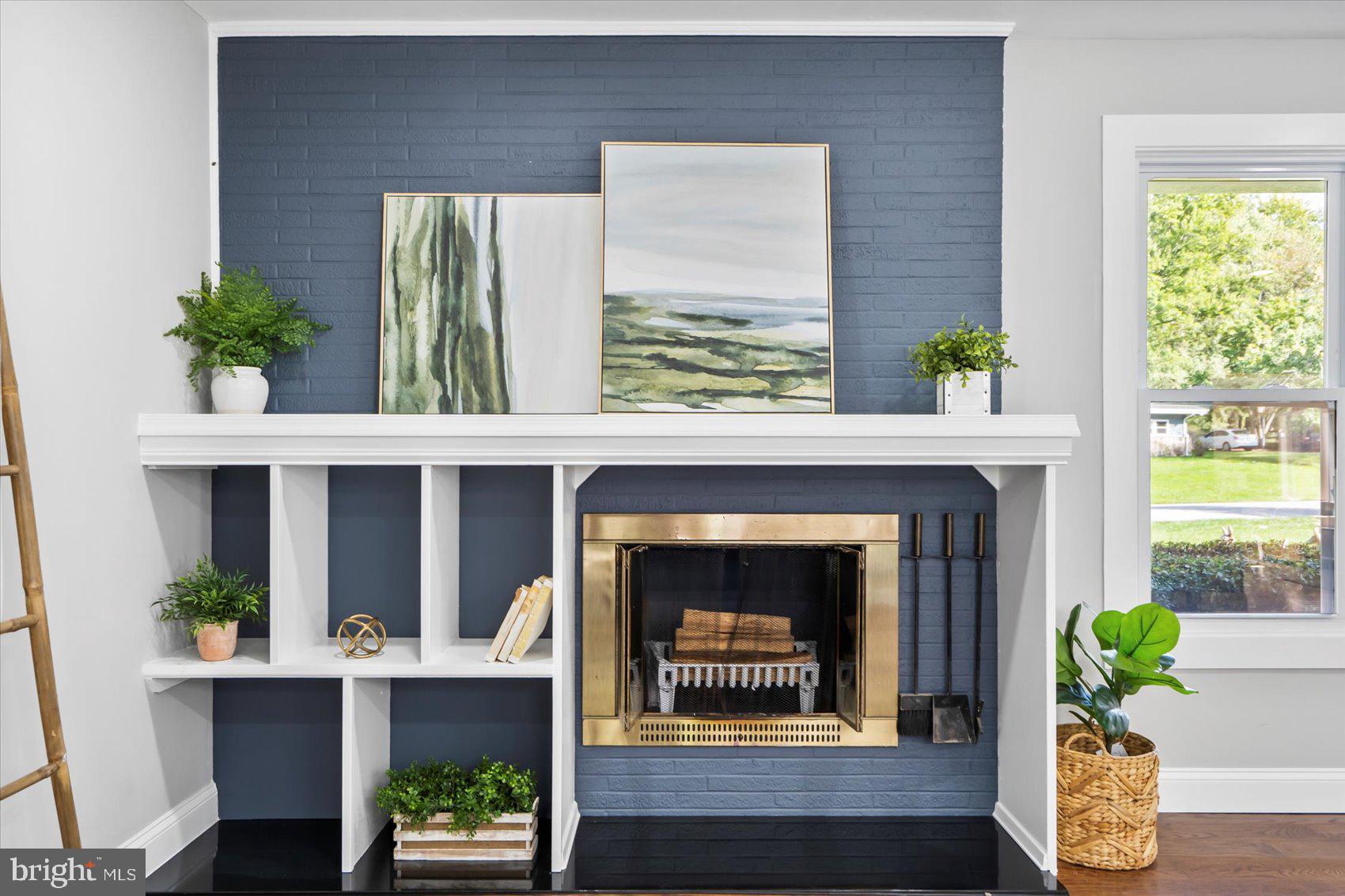 COLUMBIA HILLS - Residential