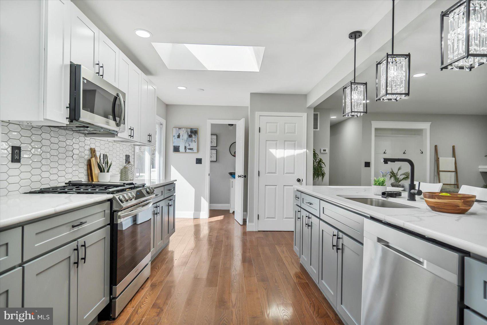 COLUMBIA HILLS - Residential