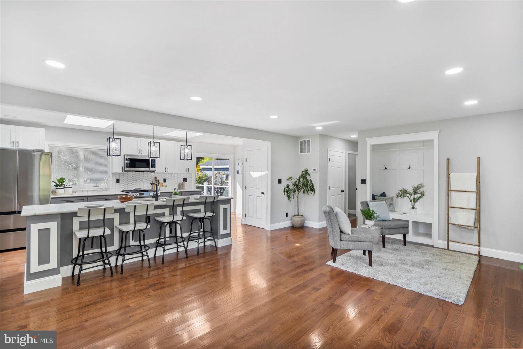 COLUMBIA HILLS - Residential