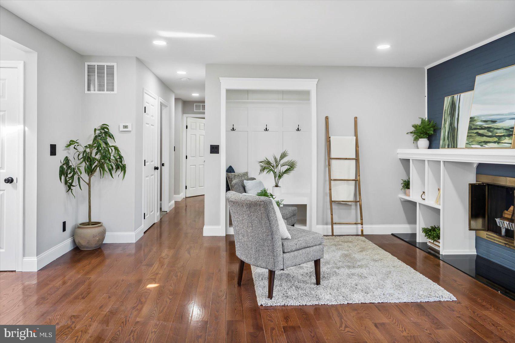 COLUMBIA HILLS - Residential