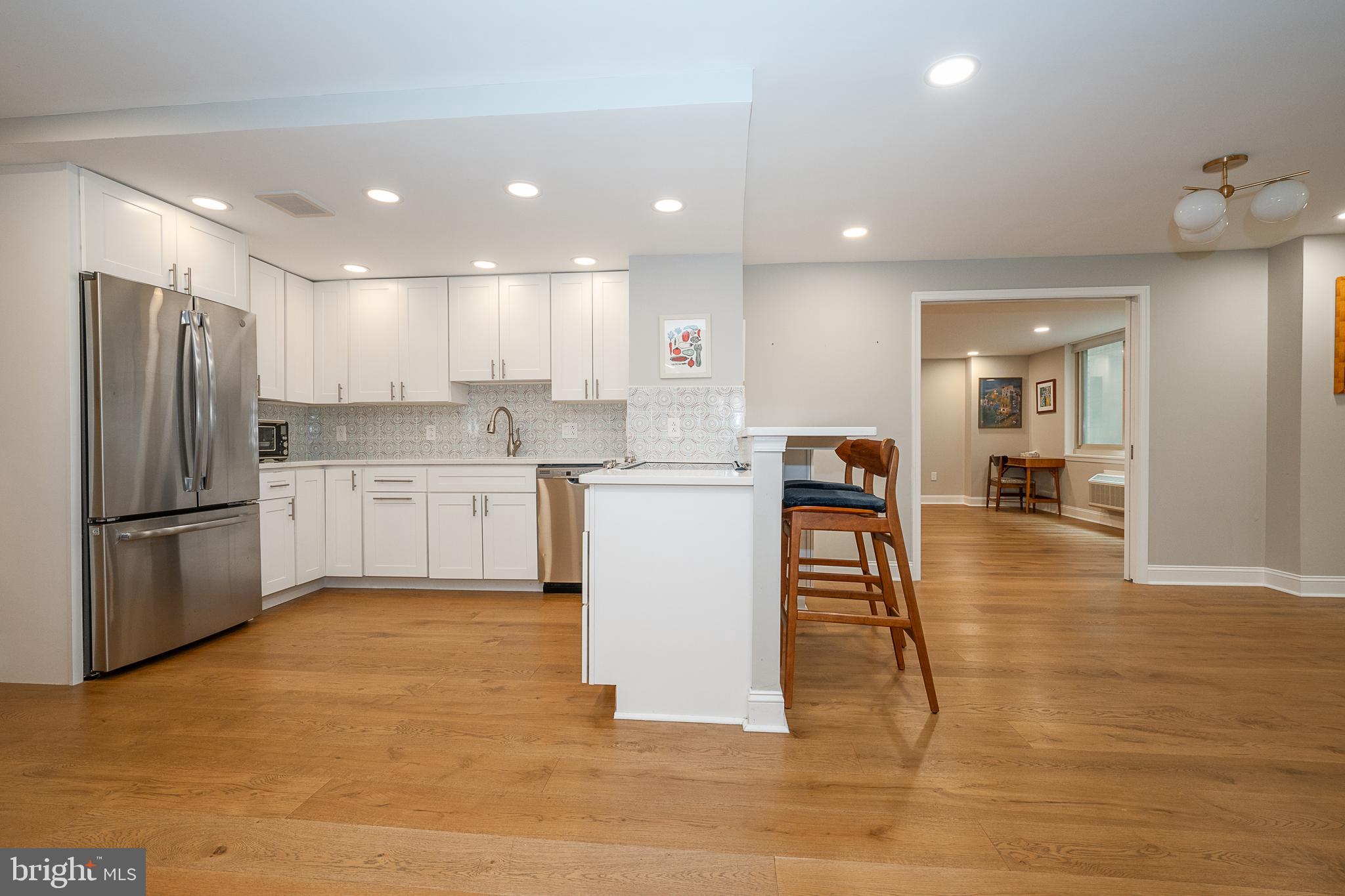 1919 CHESTNUT STREET 523-524