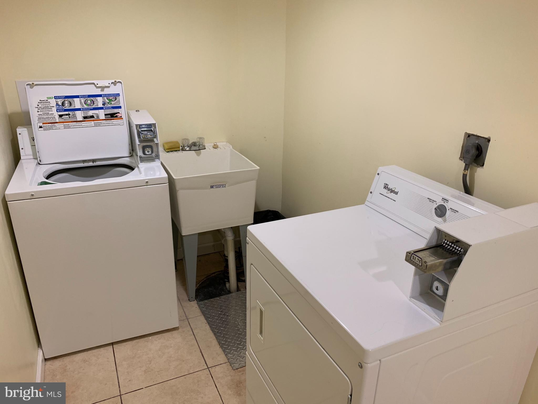 UNIVERSITY CITY - Residential Lease