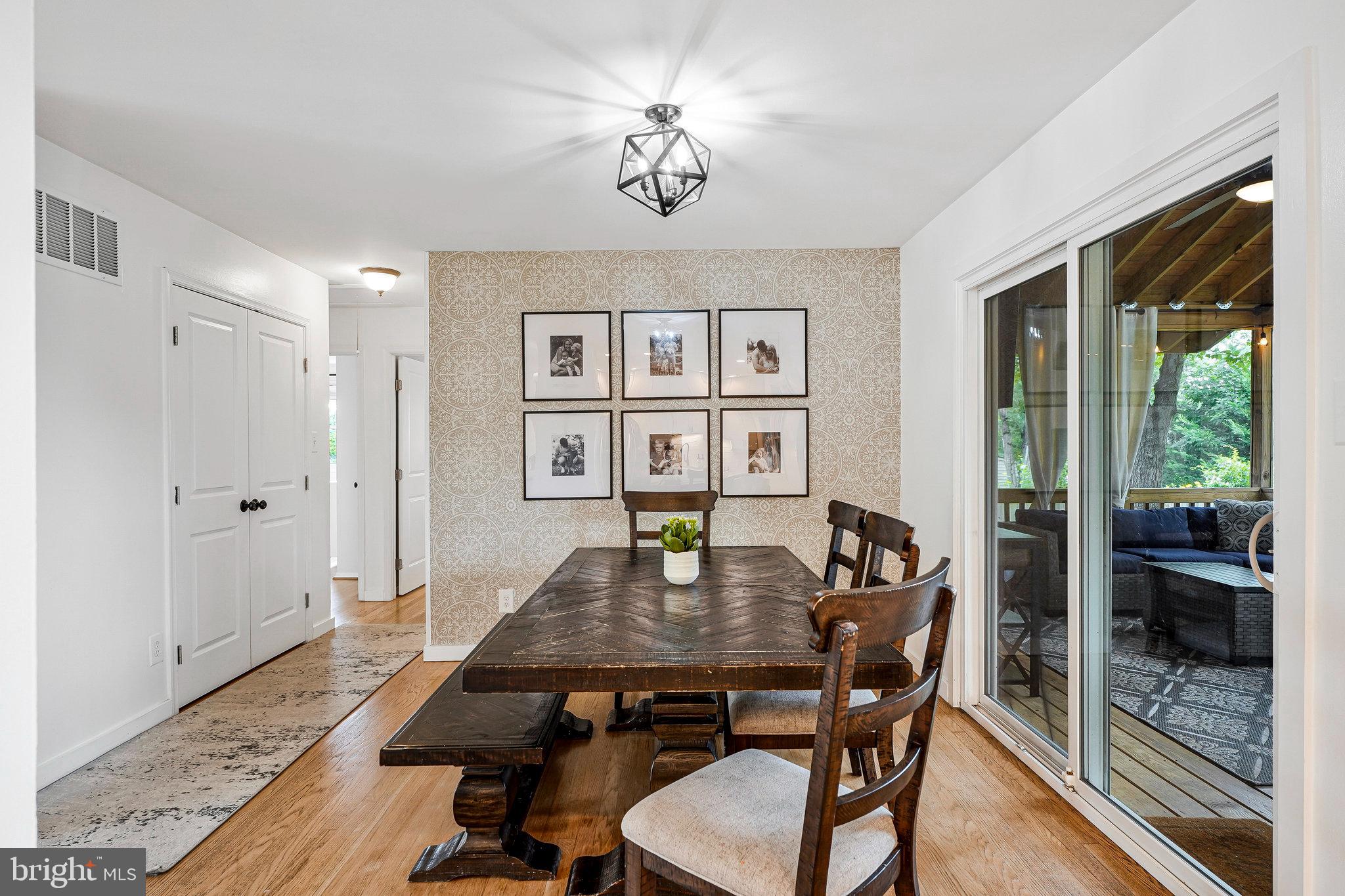 COUNTRY CLUB MANOR - Residential