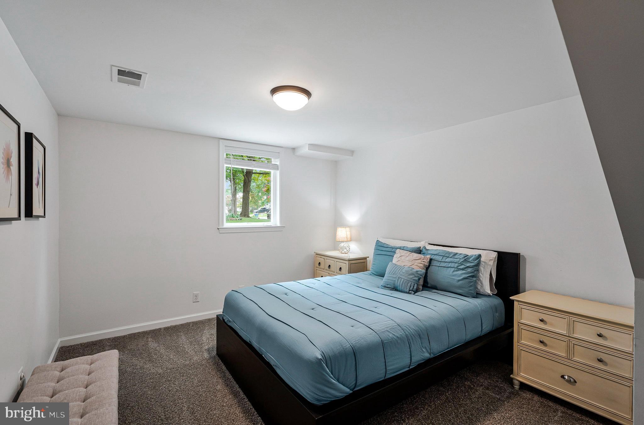 COUNTRY CLUB MANOR - Residential