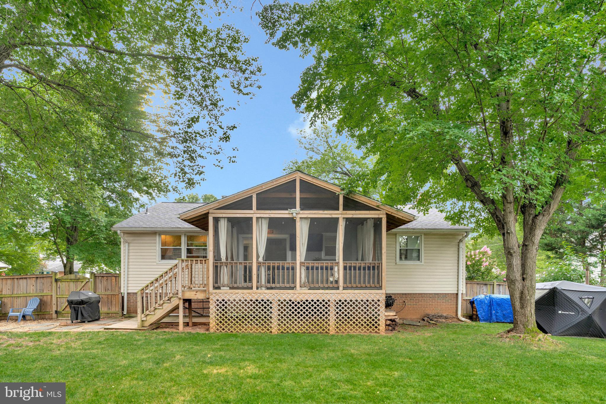 COUNTRY CLUB MANOR - Residential