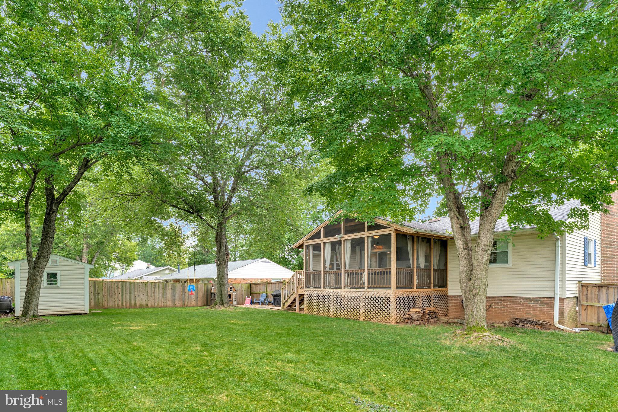 COUNTRY CLUB MANOR - Residential