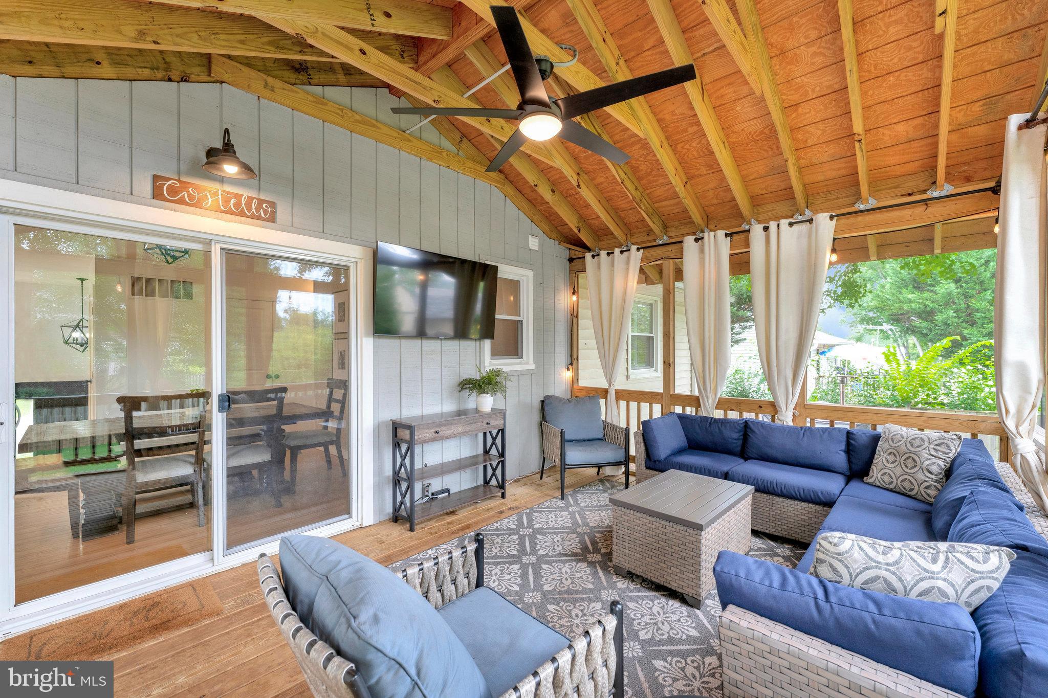 COUNTRY CLUB MANOR - Residential