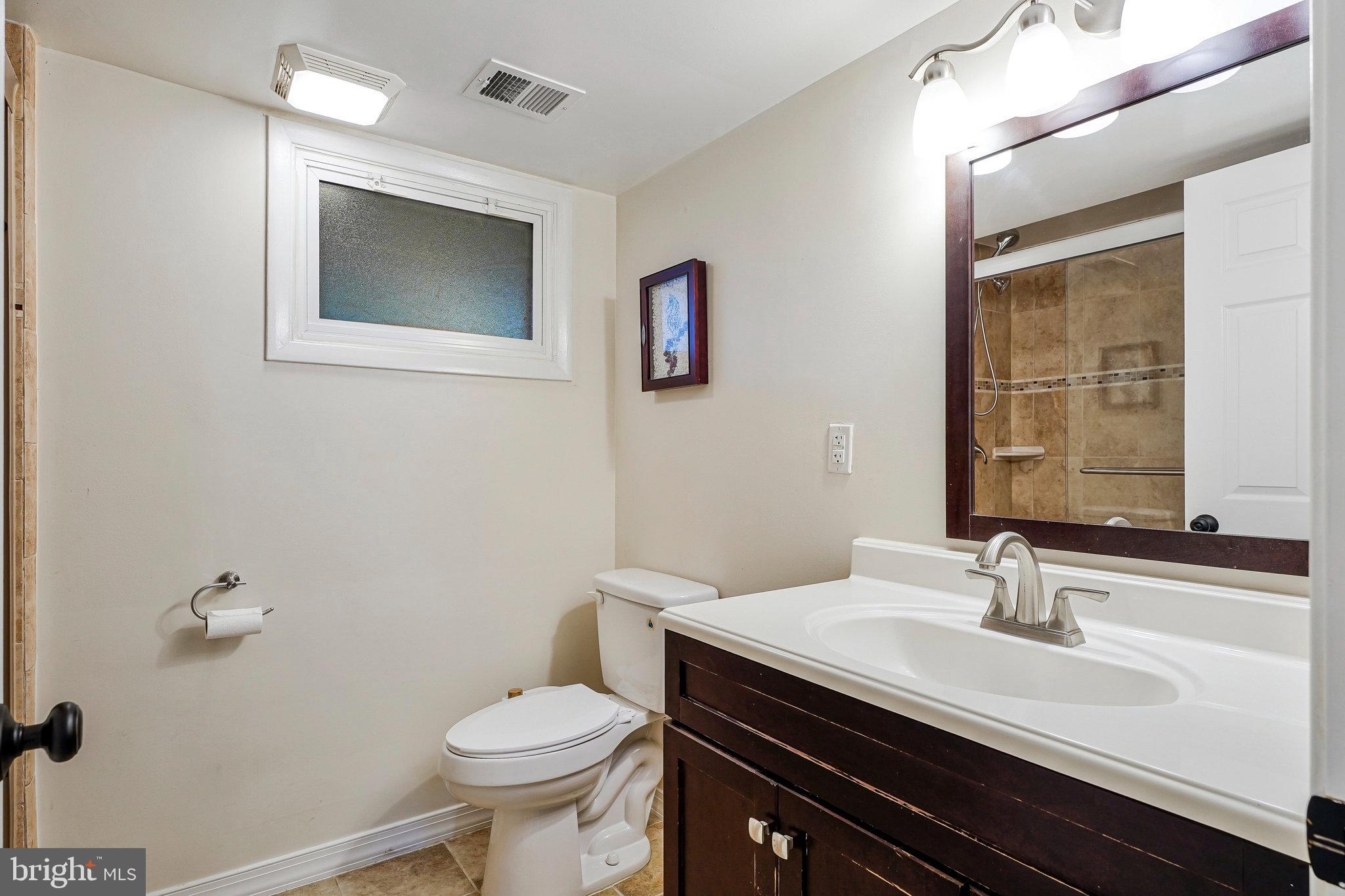 COUNTRY CLUB MANOR - Residential