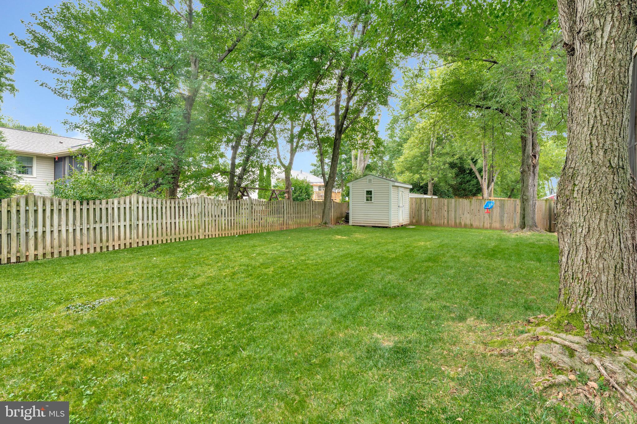 COUNTRY CLUB MANOR - Residential