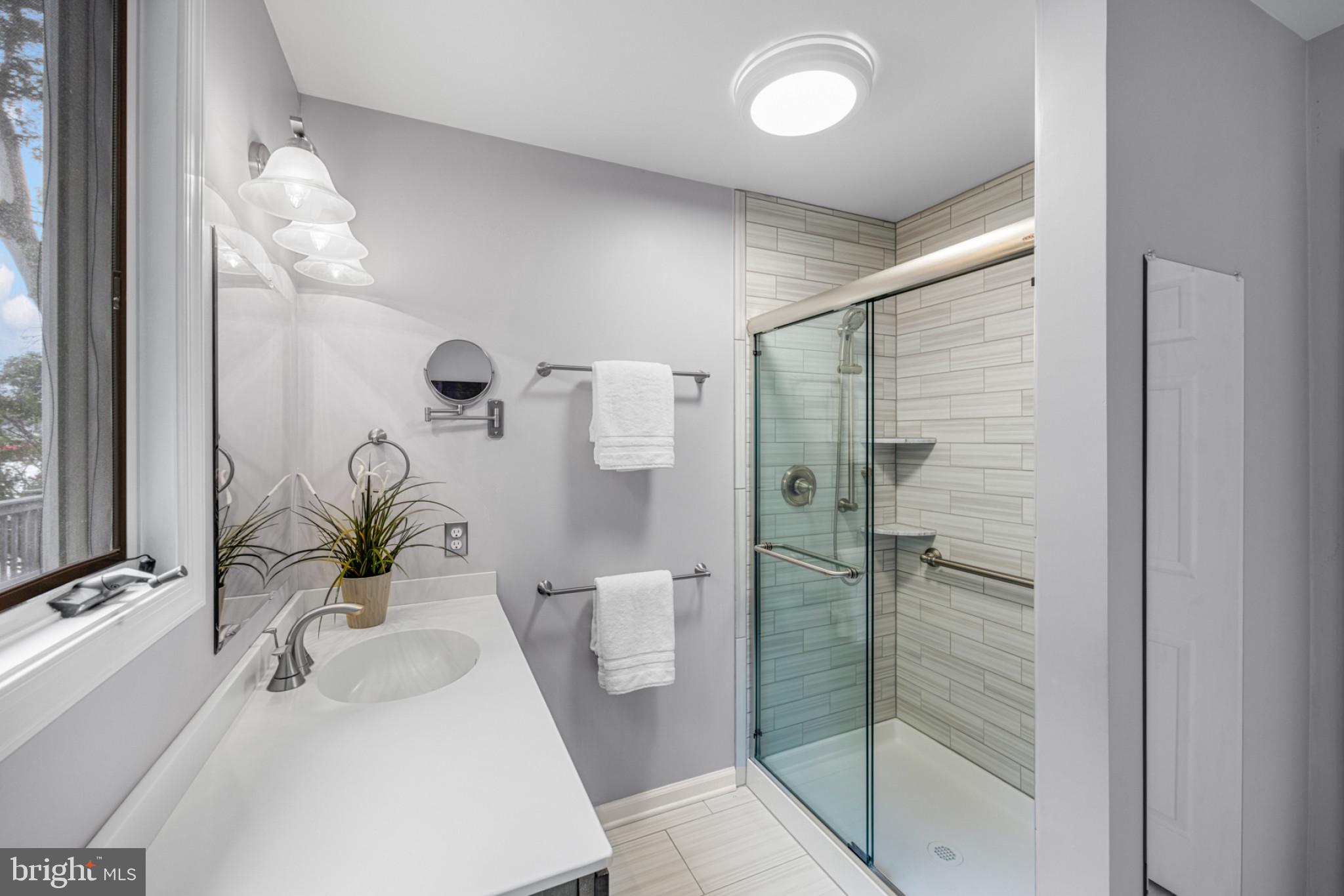 CAPE MCKINSEY - Residential