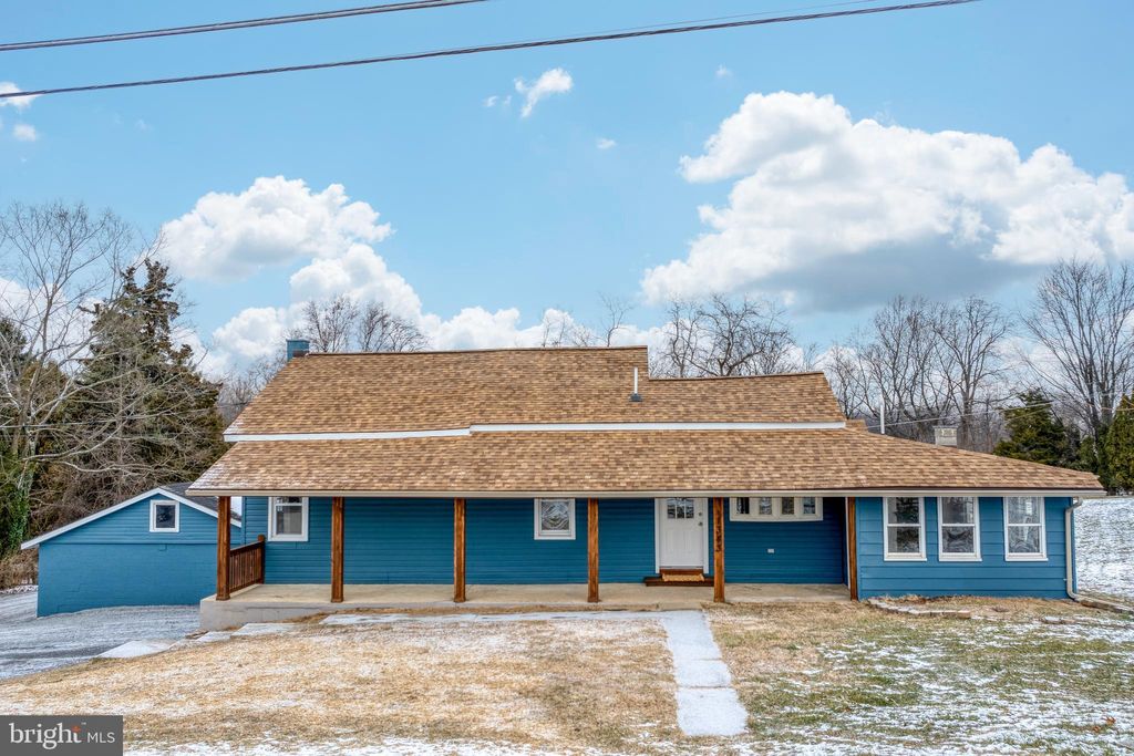 Photo of 1343 Turnpike Road, ELIZABETHTOWN, PA 17022 (MLS # PALA2062236)