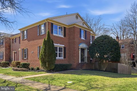 Townhouse For Sale - 9424 Park Hunt Court<br/> SPRINGFIELD, VA 22153