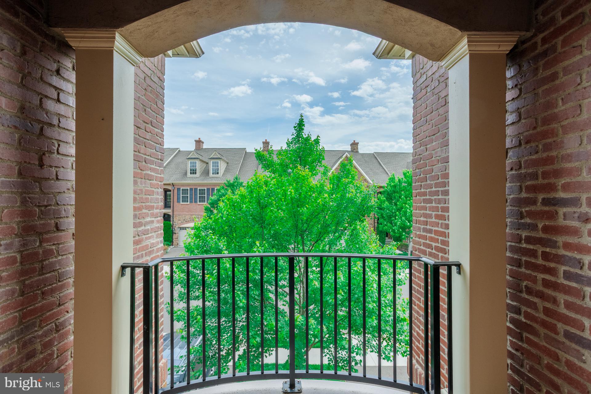 WALDEN SQUARE - Residential