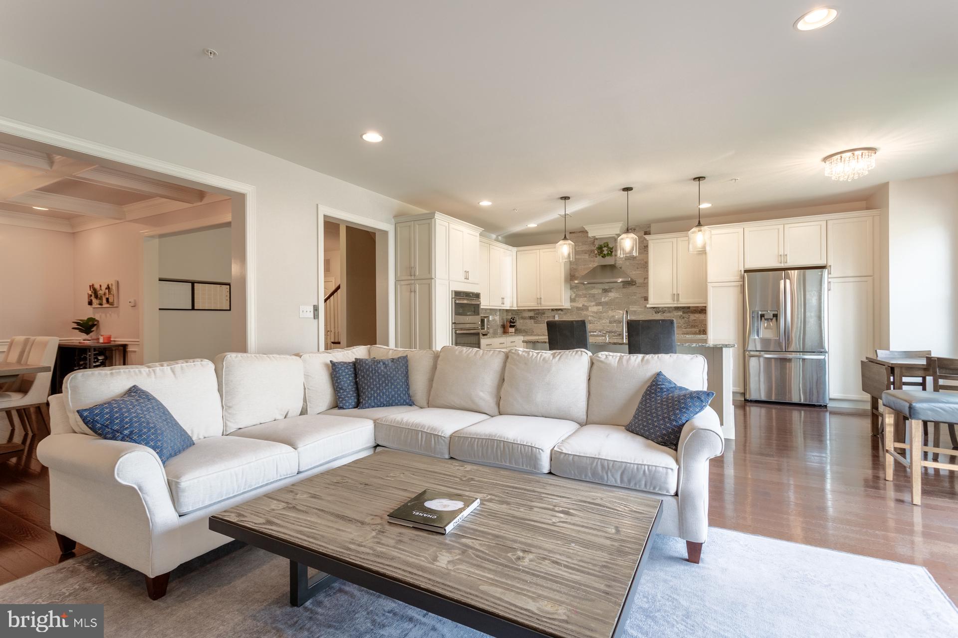 WALDEN SQUARE - Residential