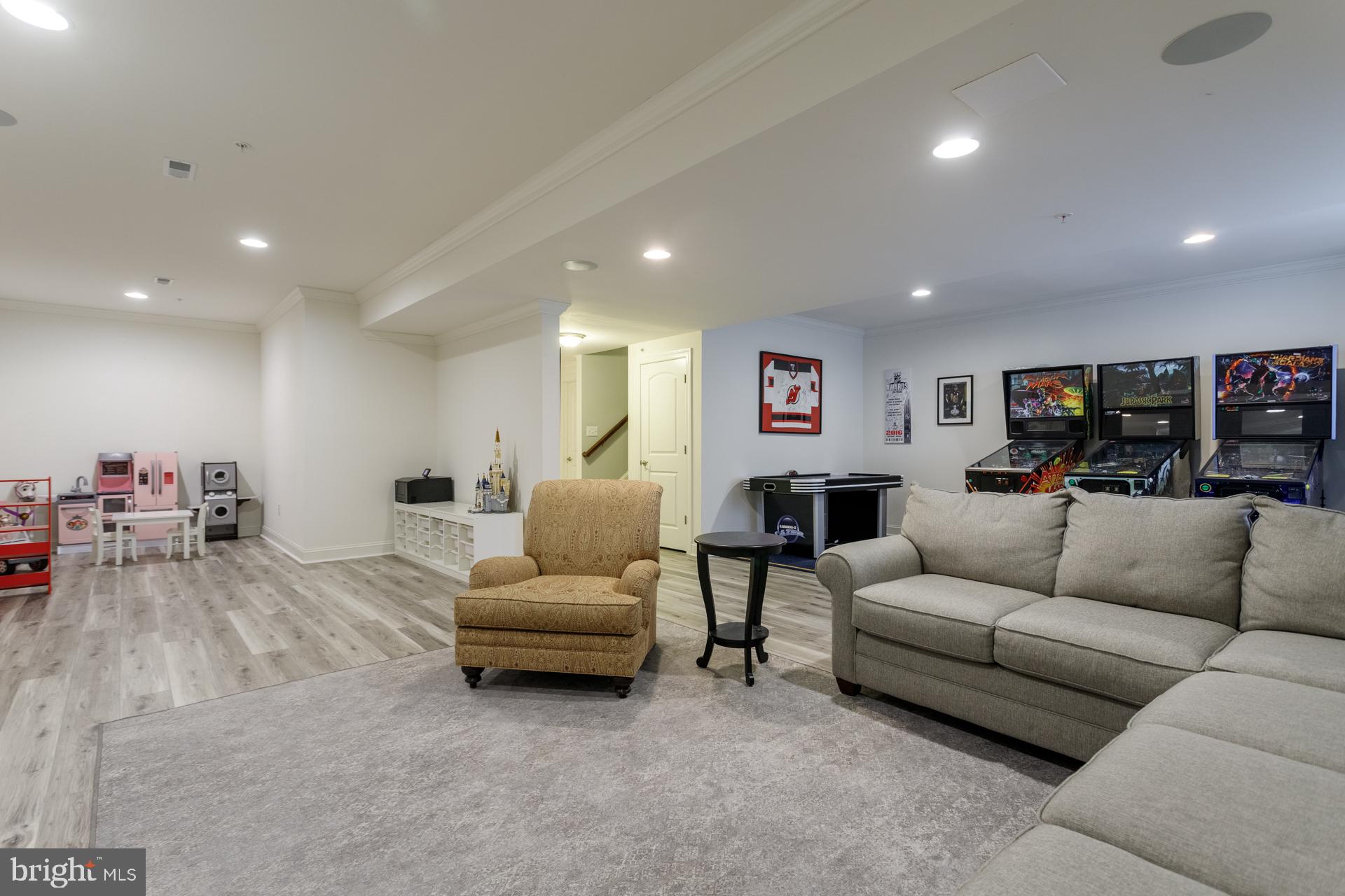 WALDEN SQUARE - Residential