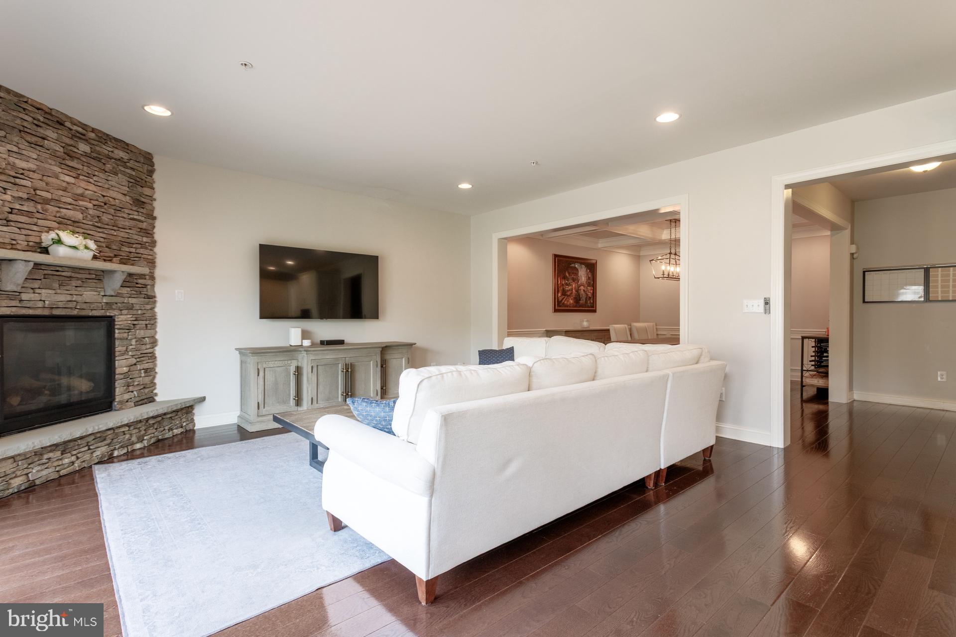 WALDEN SQUARE - Residential