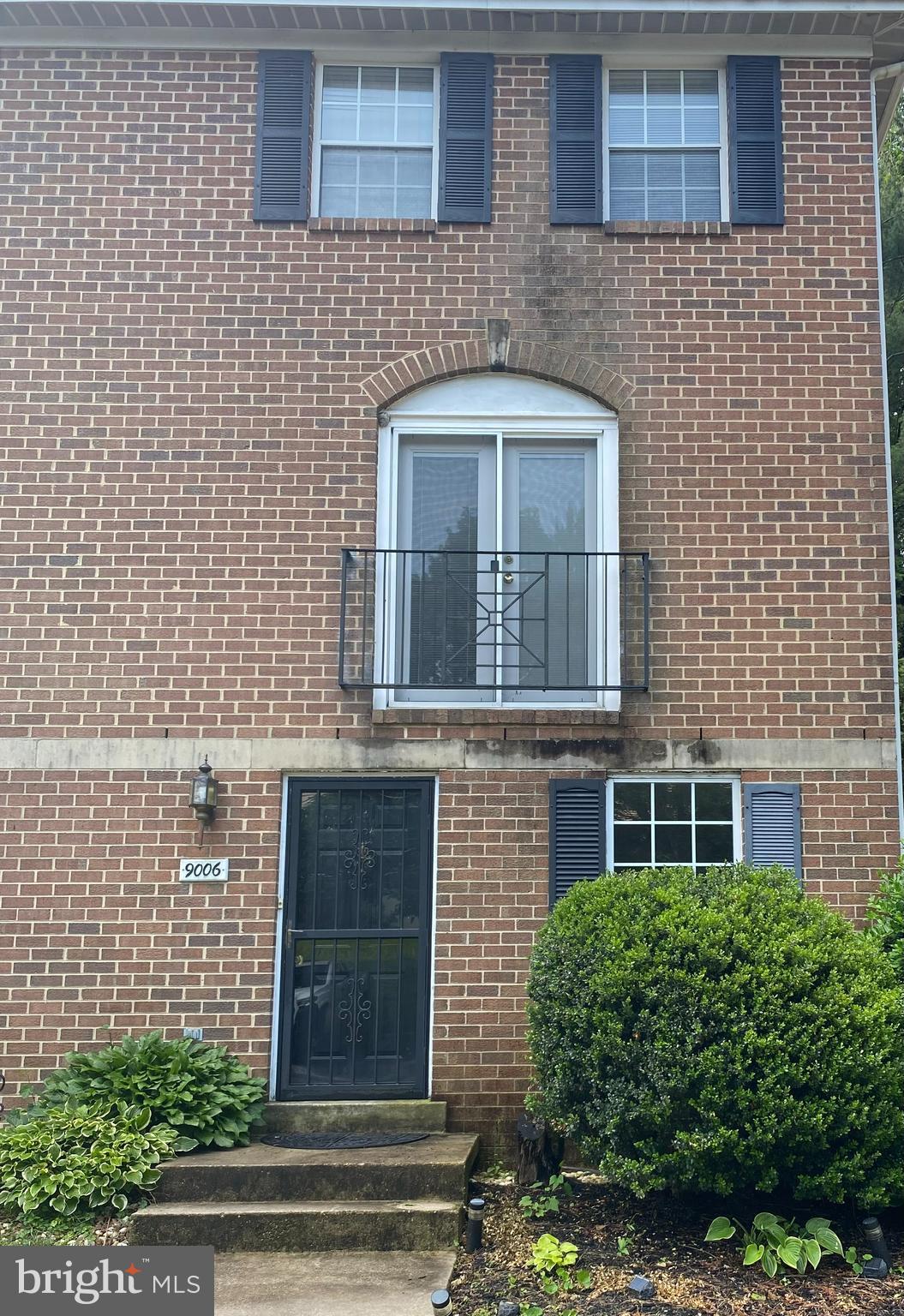 PICKWICK VILLAGE - Residential Lease