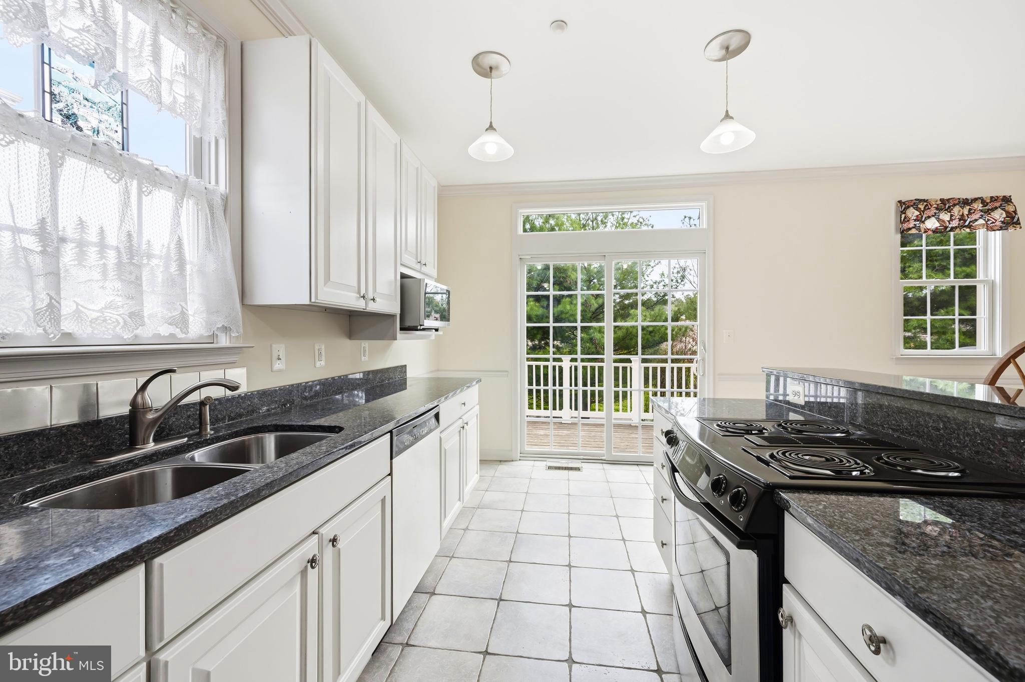 OAK HOLLOW - Residential