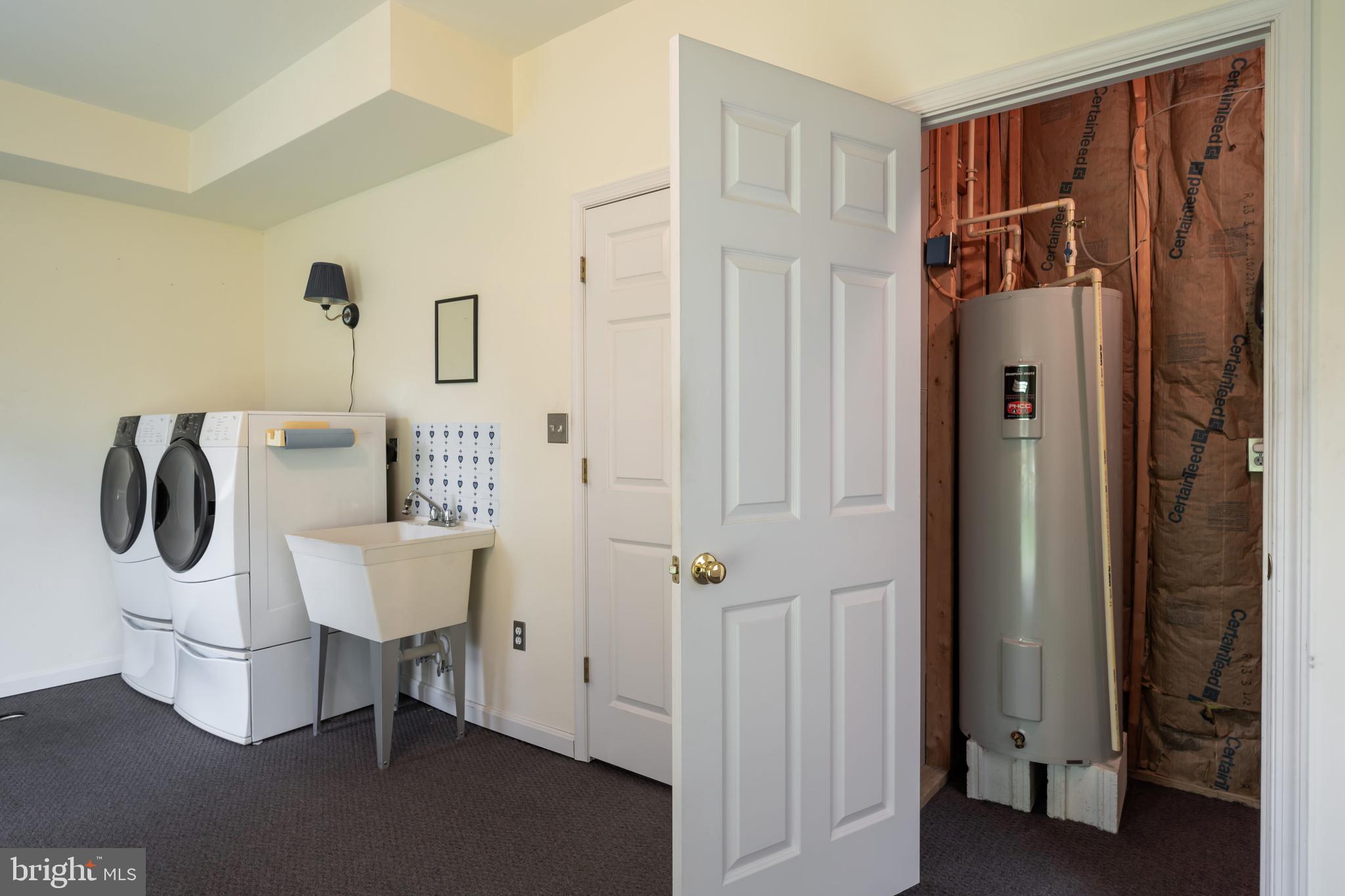 OAK HOLLOW - Residential