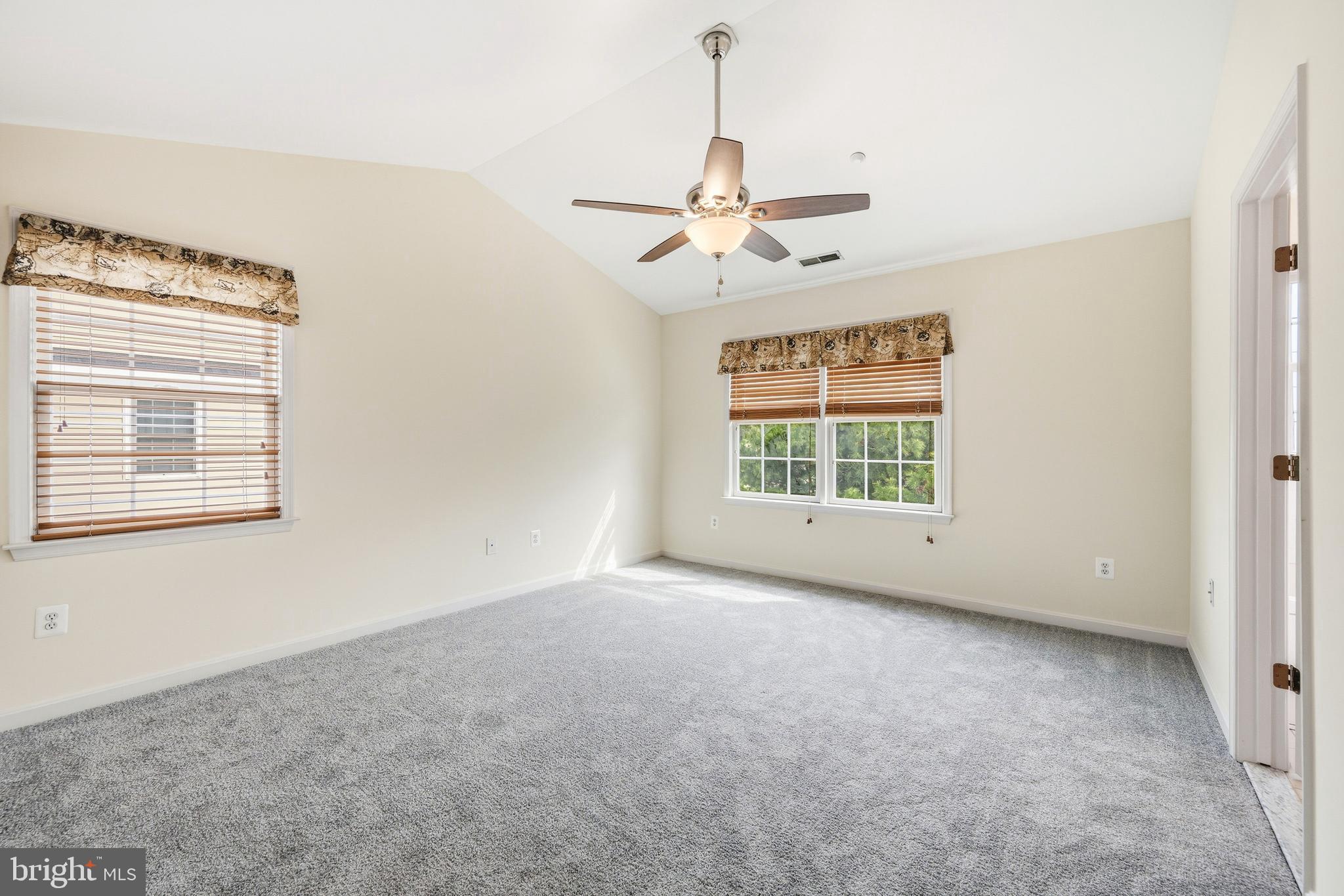 OAK HOLLOW - Residential