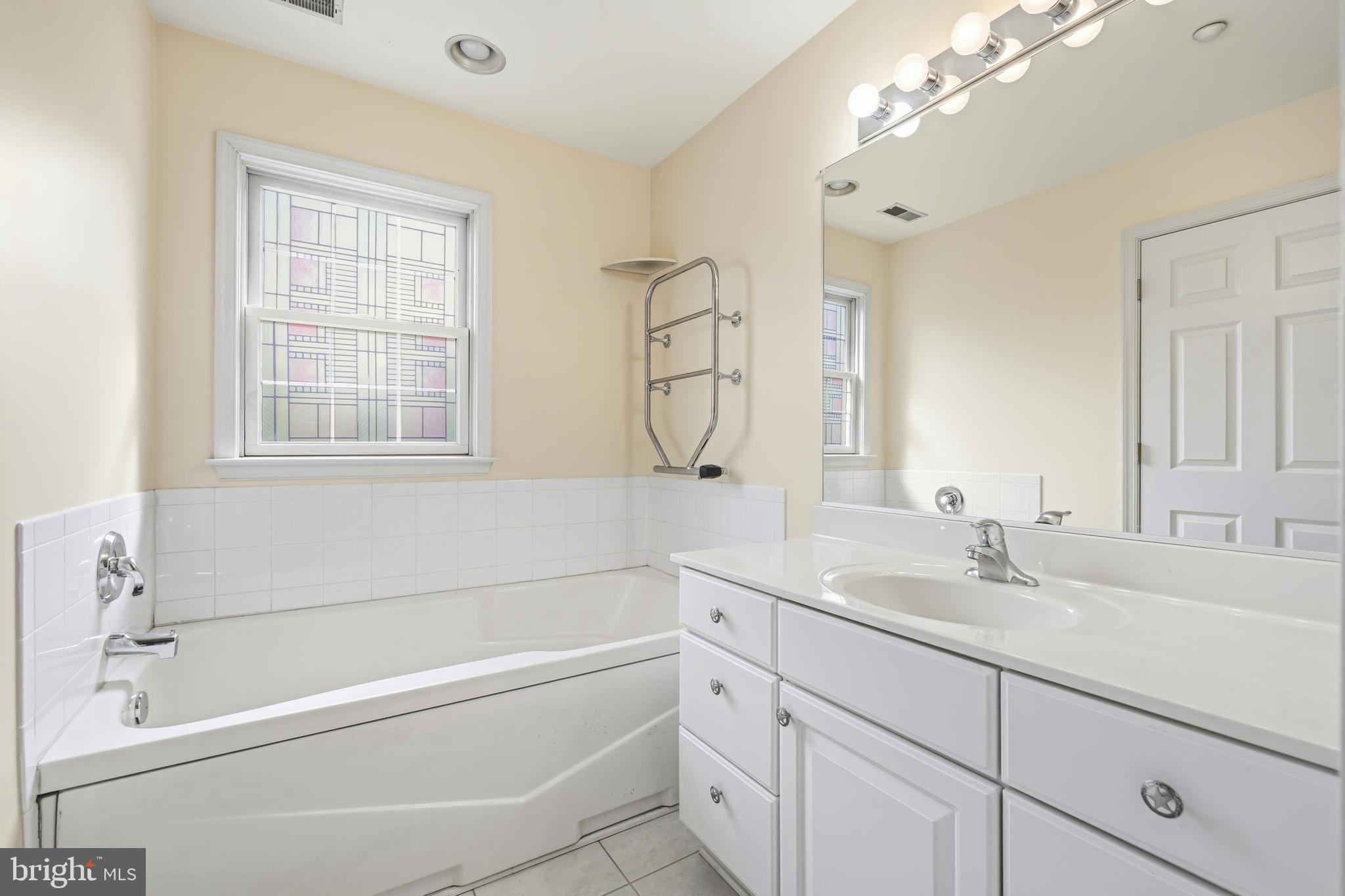 OAK HOLLOW - Residential