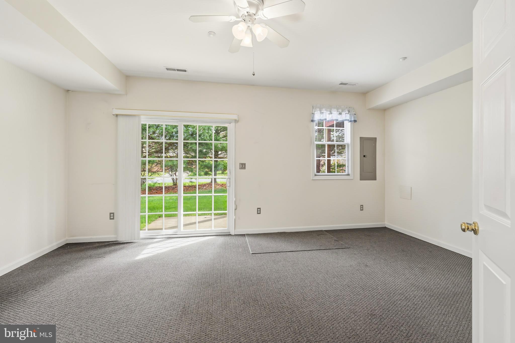 OAK HOLLOW - Residential