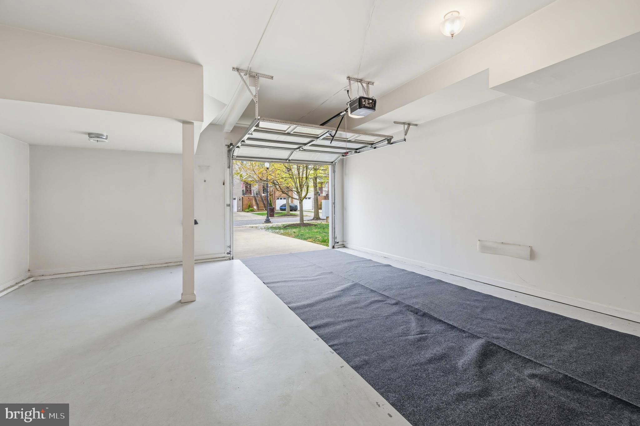 OAK HOLLOW - Residential