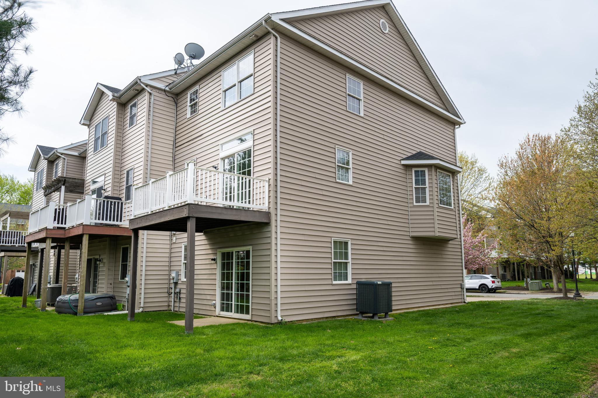 OAK HOLLOW - Residential