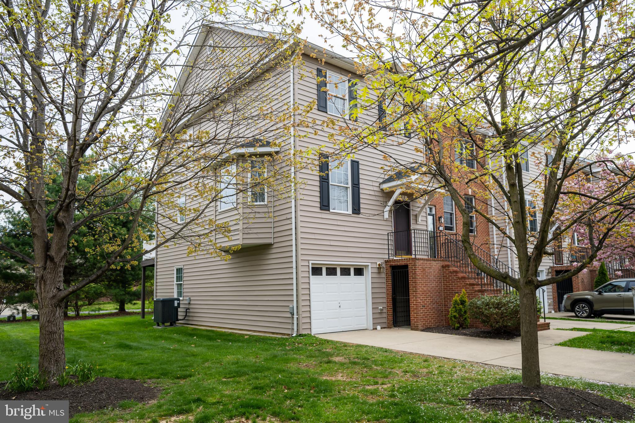 OAK HOLLOW - Residential