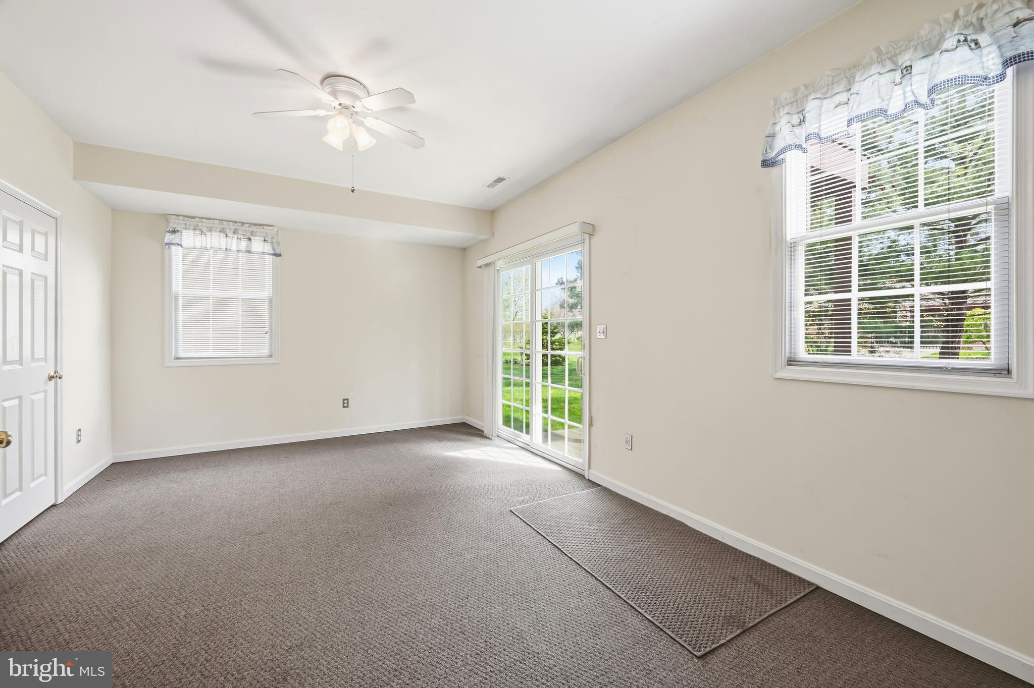 OAK HOLLOW - Residential