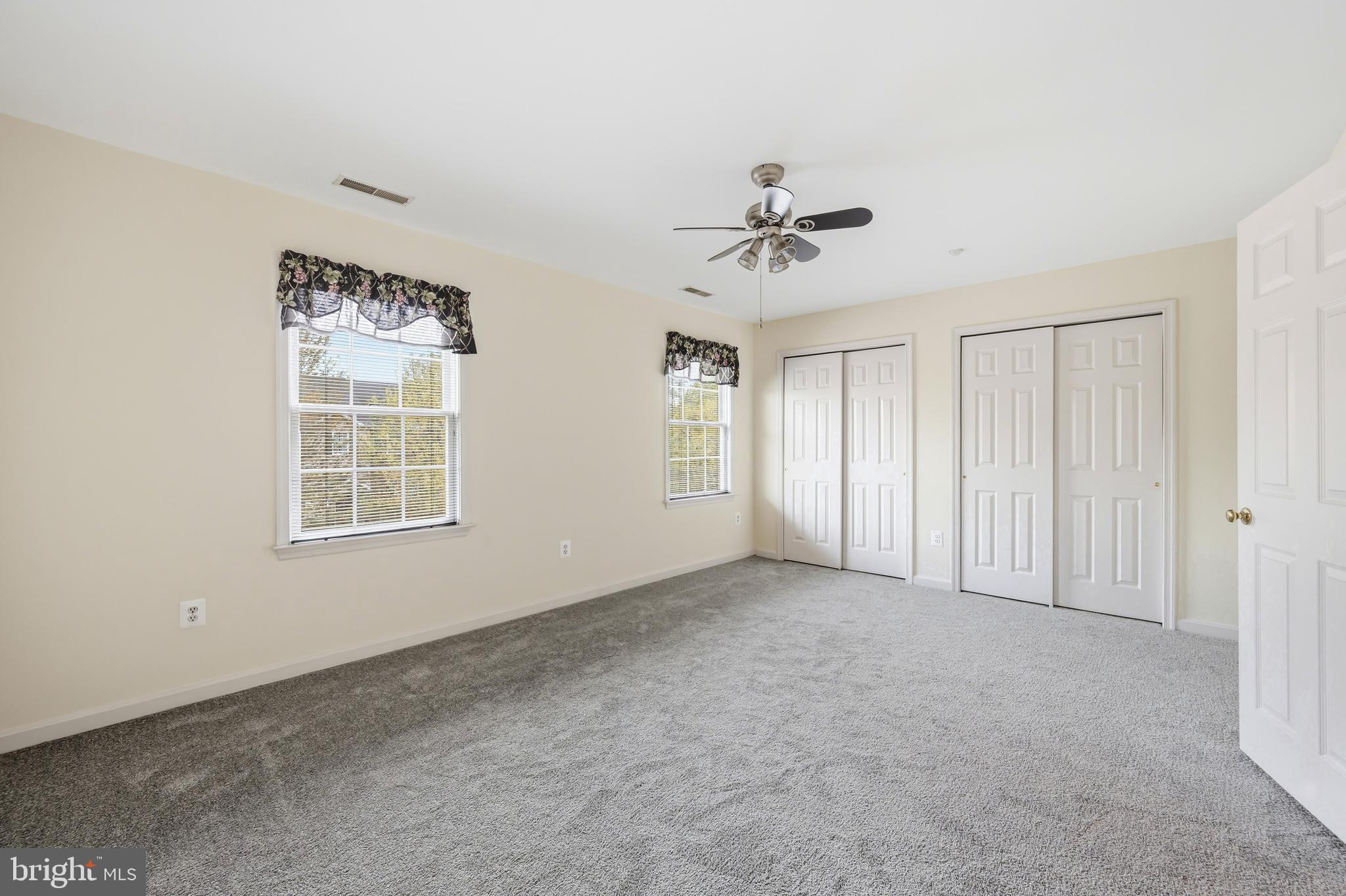 OAK HOLLOW - Residential