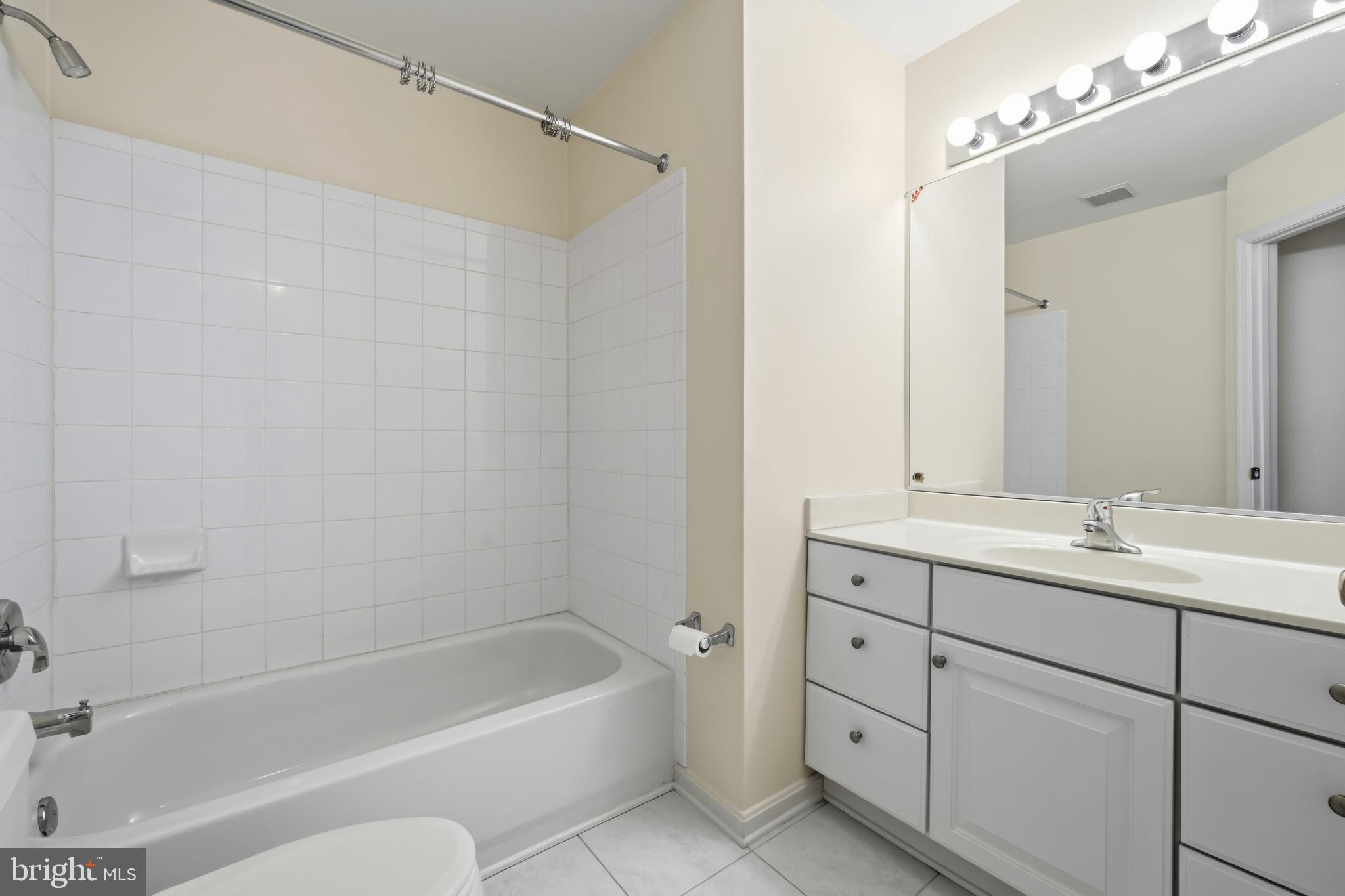 OAK HOLLOW - Residential