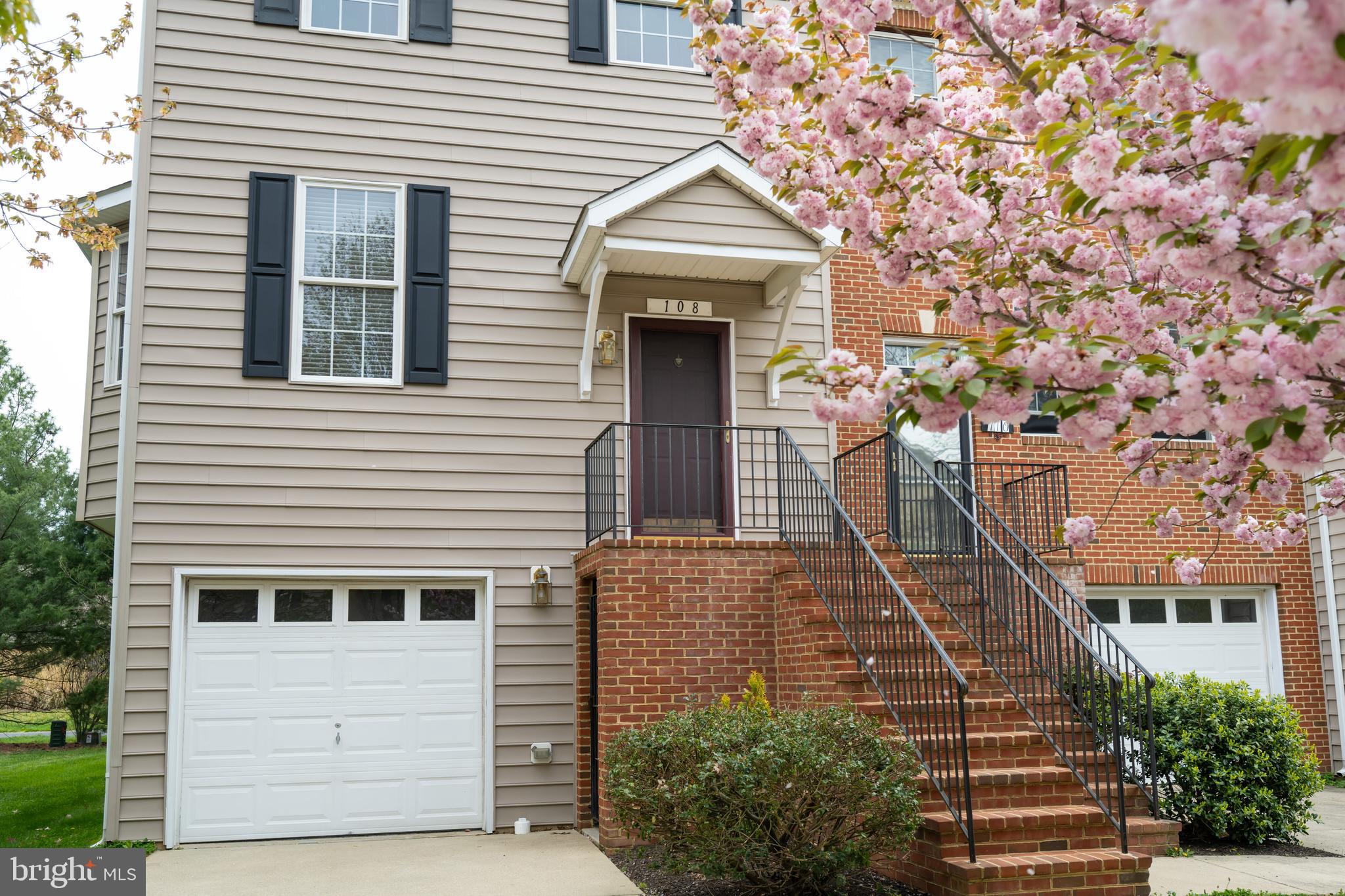 OAK HOLLOW - Residential