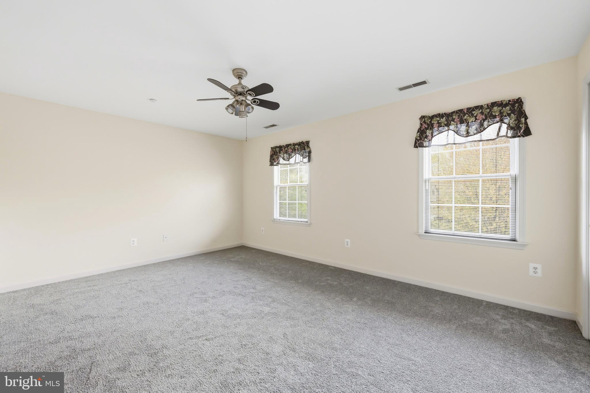 OAK HOLLOW - Residential