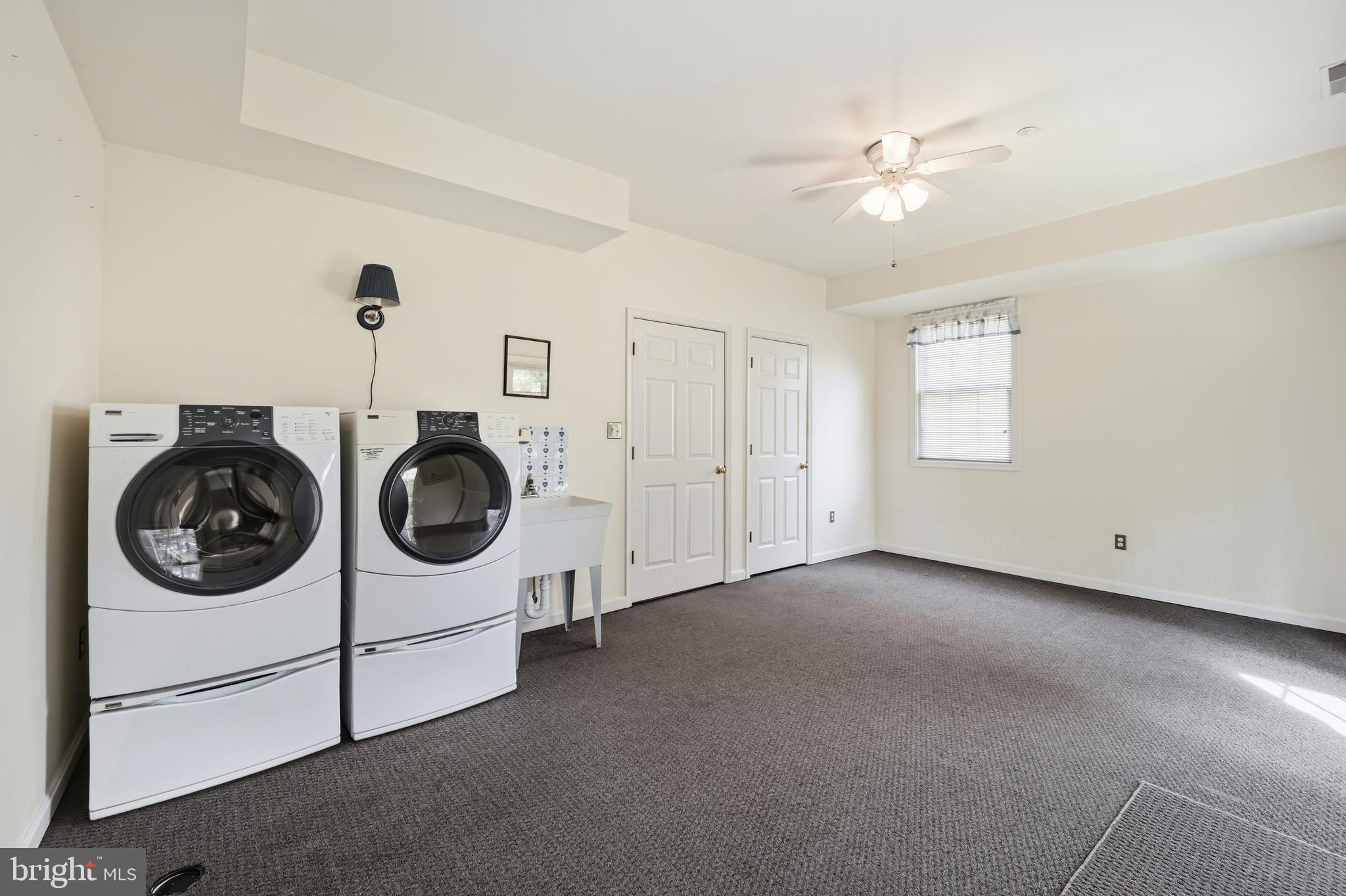 OAK HOLLOW - Residential