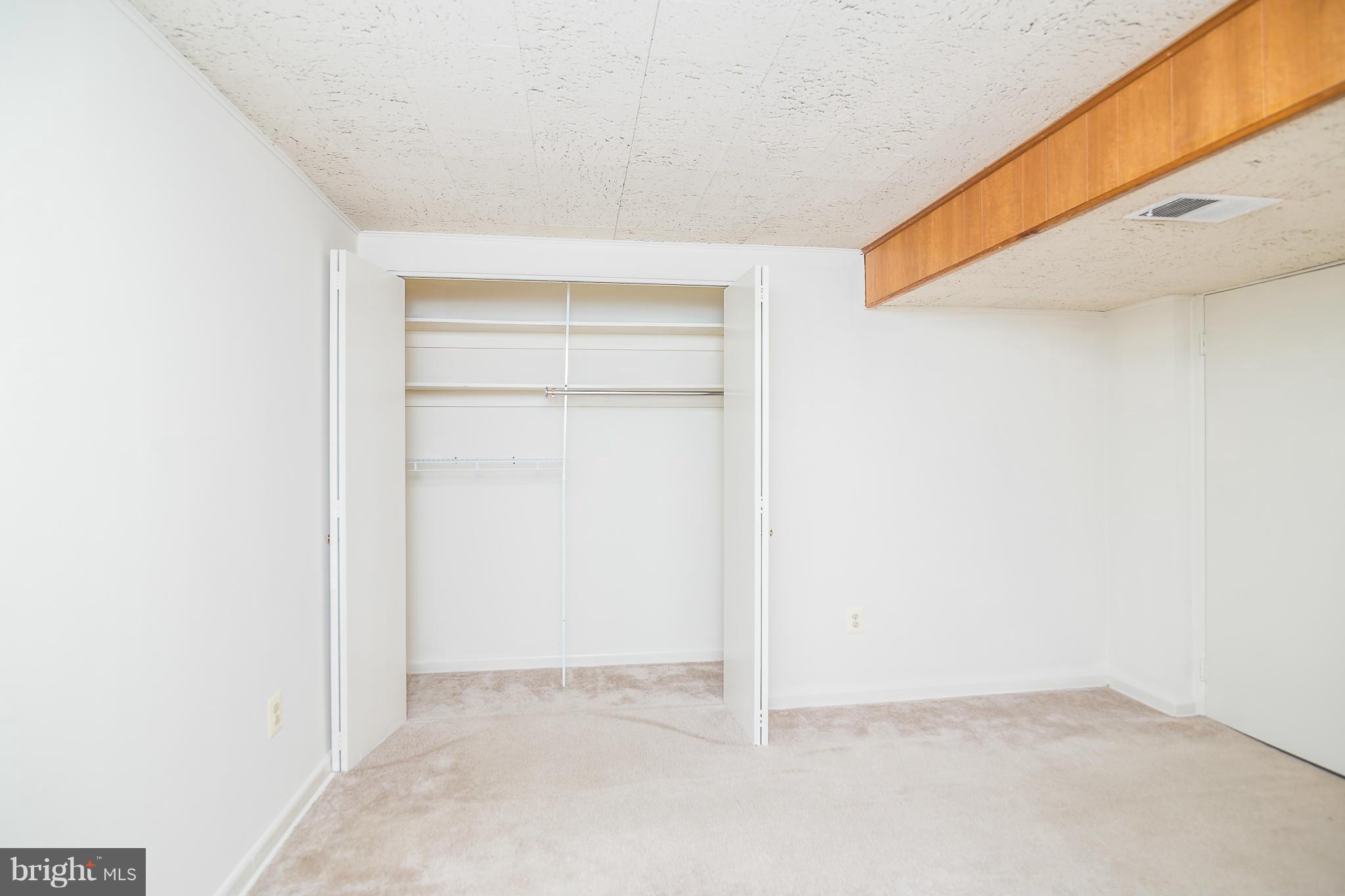 VIENNA WOODS - Residential Lease